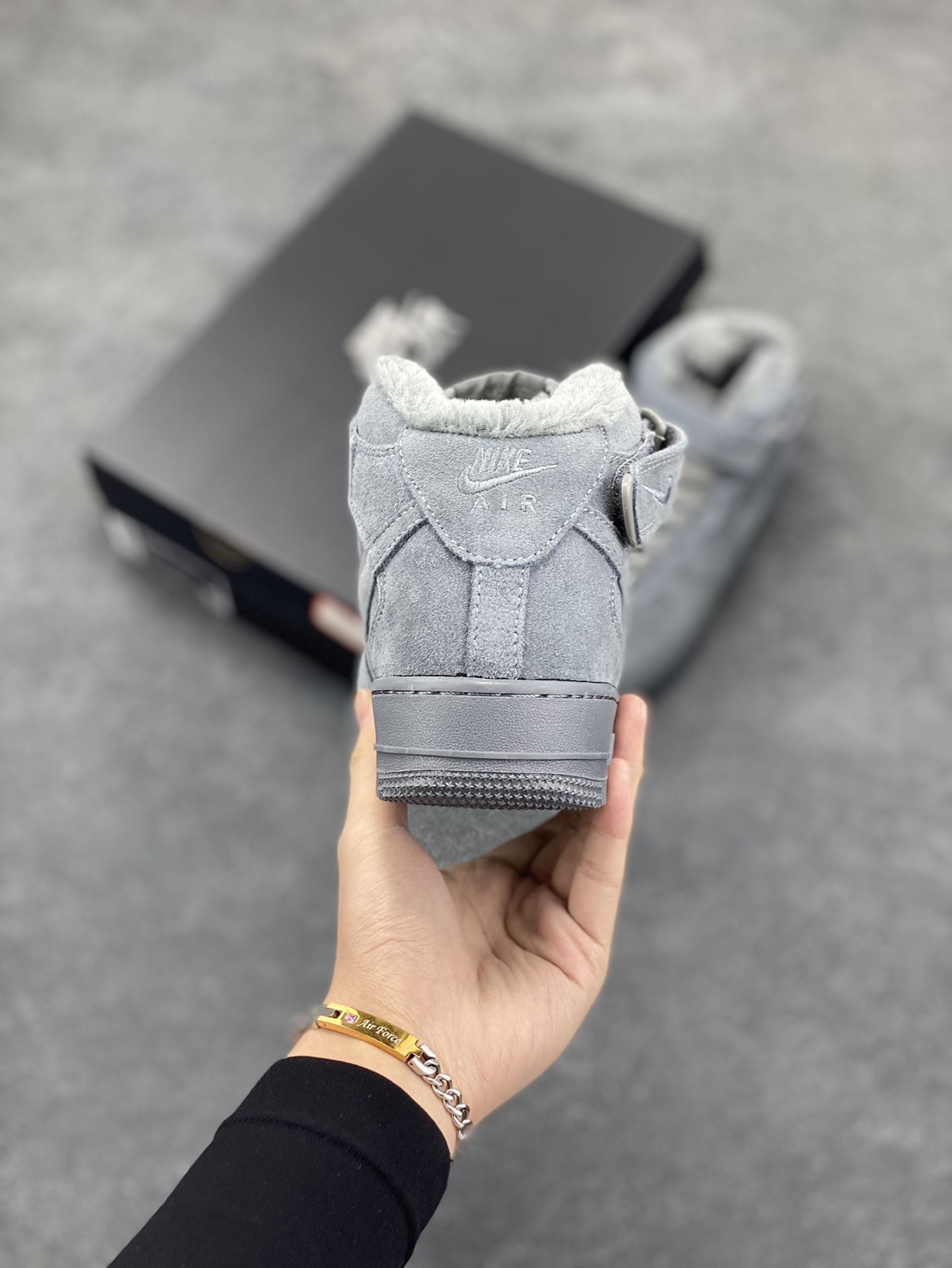 图片[4]-Nike Air Force 1 ’07 Low 空军一号低帮百搭休闲运动板鞋。柔软、弹性十足的缓震性能和出色的中底设计，横跨复古与现代的外型结合，造就出风靡全球三十多年的Force 1，直到今天还深受青睐 货号：CJ9979-001 尺码：36 36.5 37.5 38 38.5 39 40 40.5 41 42 42.5 43 44 44.5 45-选品中心