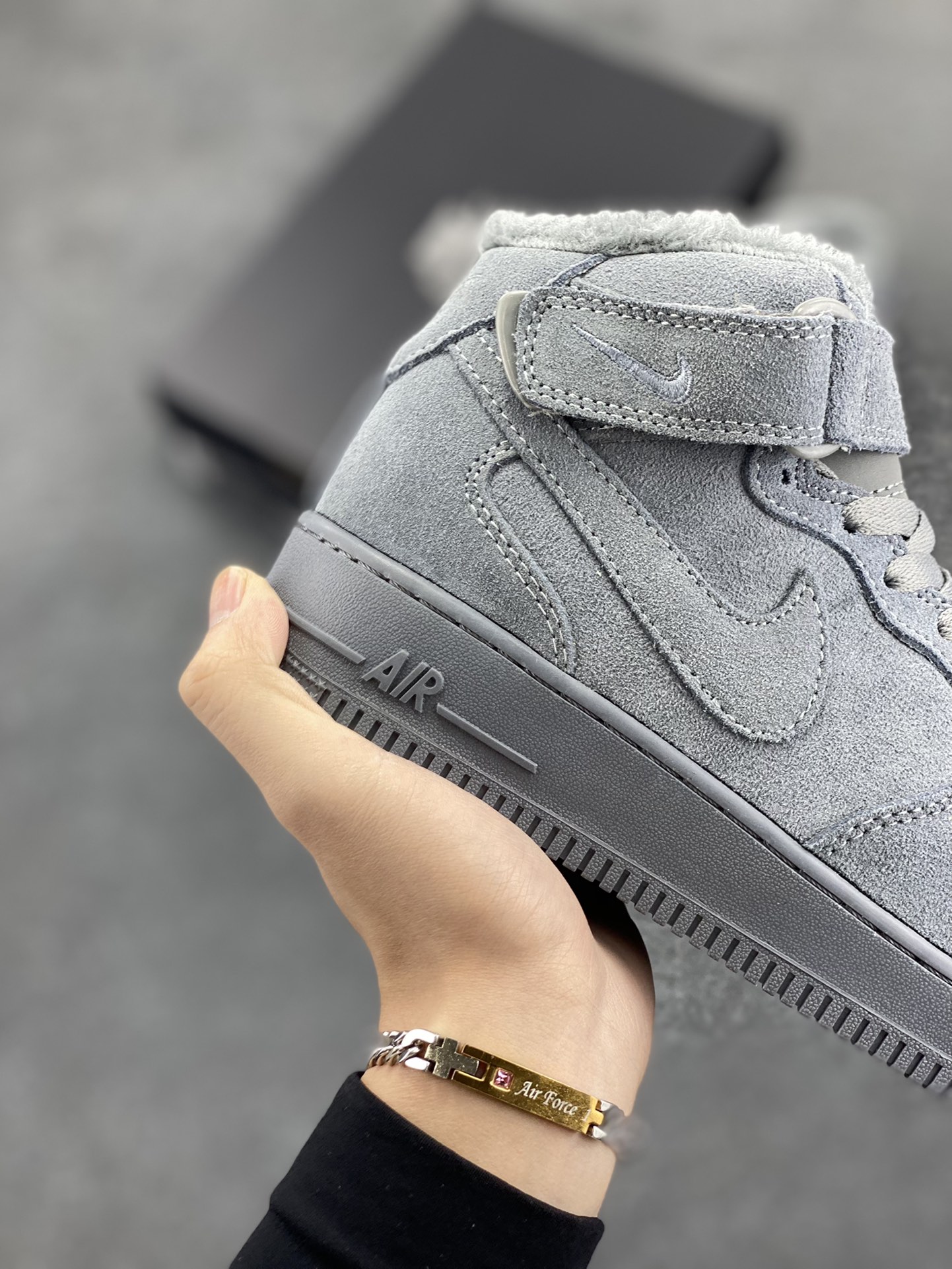 图片[6]-Nike Air Force 1 ’07 Low 空军一号低帮百搭休闲运动板鞋。柔软、弹性十足的缓震性能和出色的中底设计，横跨复古与现代的外型结合，造就出风靡全球三十多年的Force 1，直到今天还深受青睐 货号：CJ9979-001 尺码：36 36.5 37.5 38 38.5 39 40 40.5 41 42 42.5 43 44 44.5 45-选品中心