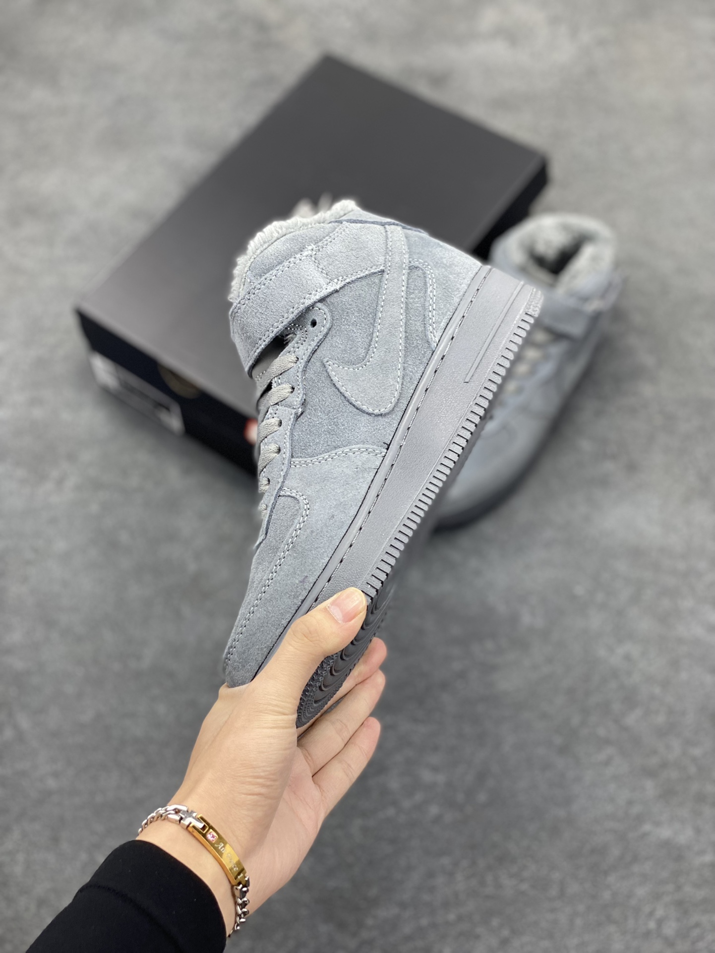 图片[3]-Nike Air Force 1 ’07 Low 空军一号低帮百搭休闲运动板鞋。柔软、弹性十足的缓震性能和出色的中底设计，横跨复古与现代的外型结合，造就出风靡全球三十多年的Force 1，直到今天还深受青睐 货号：CJ9979-001 尺码：36 36.5 37.5 38 38.5 39 40 40.5 41 42 42.5 43 44 44.5 45-选品中心