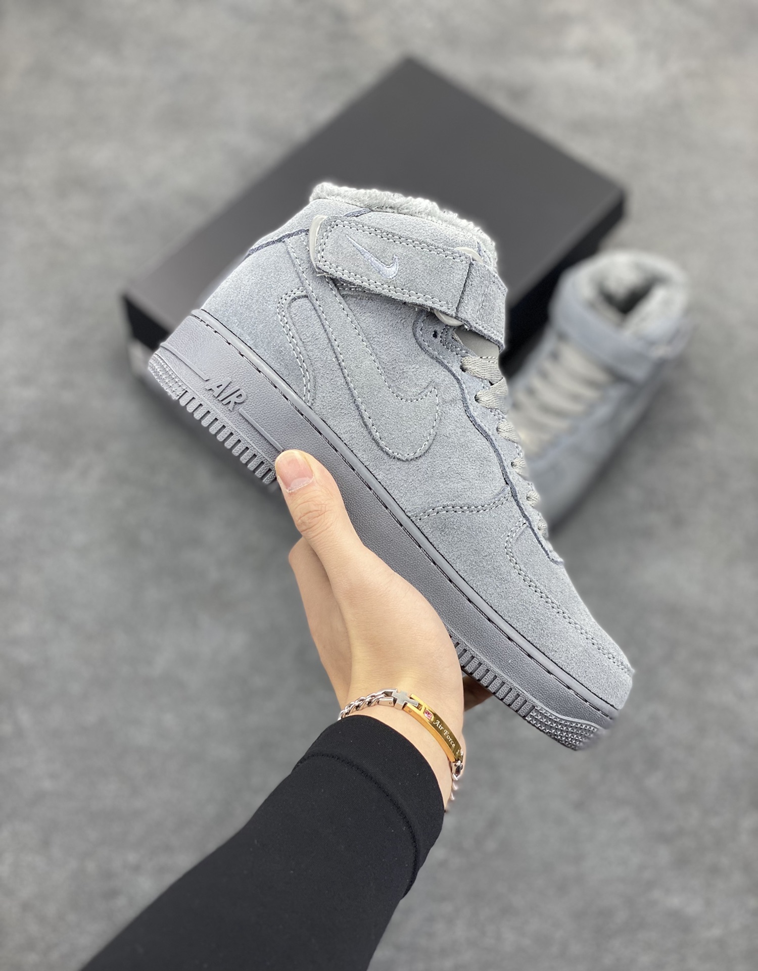 Nike Air Force 1 ’07 Low 空军一号低帮百搭休闲运动板鞋。柔软、弹性十足的缓震性能和出色的中底设计，横跨复古与现代的外型结合，造就出风靡全球三十多年的Force 1，直到今天还深受青睐 货号：CJ9979-001 尺码：36 36.5 37.5 38 38.5 39 40 40.5 41 42 42.5 43 44 44.5 45-选品中心