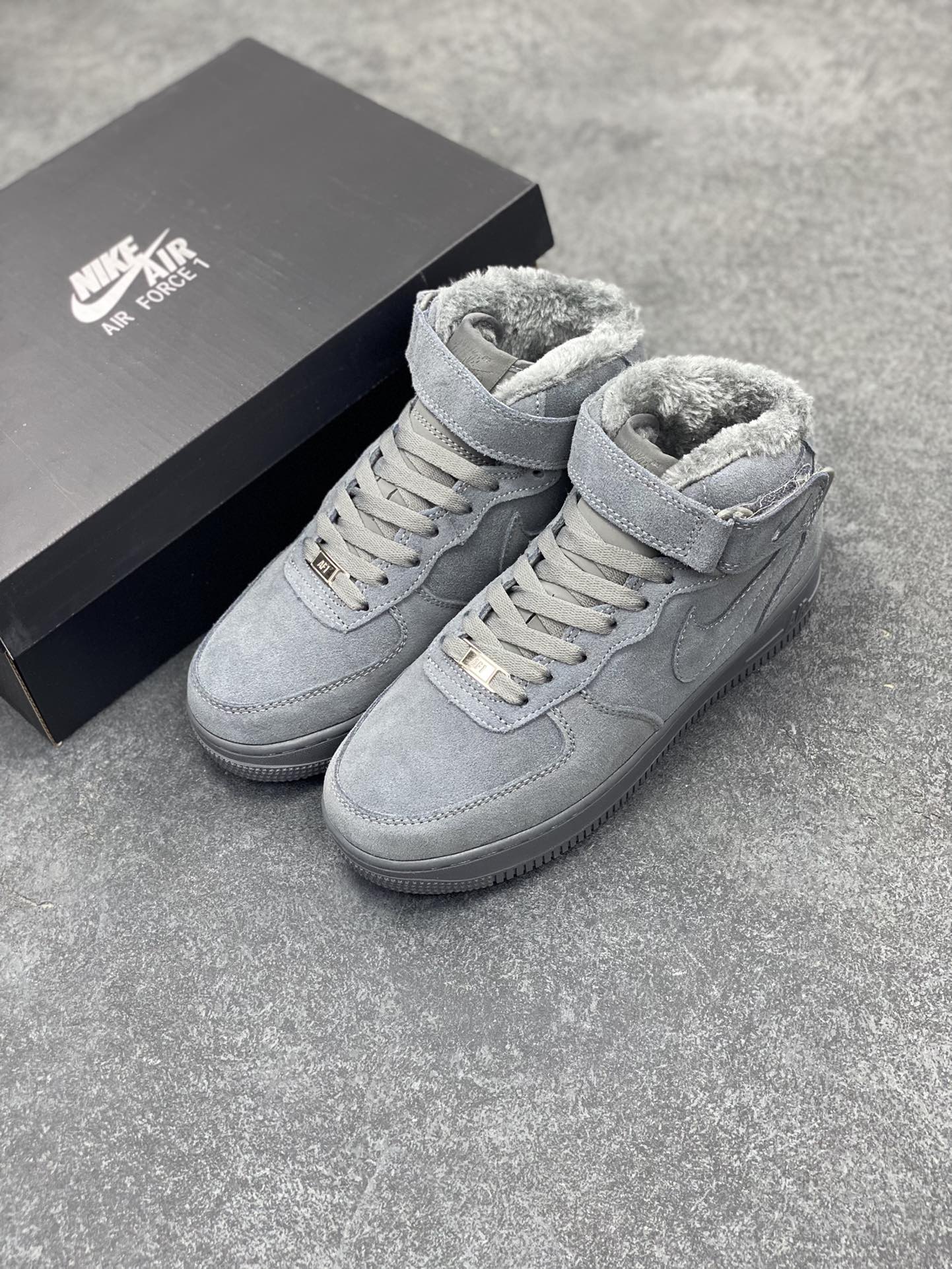 图片[8]-Nike Air Force 1 ’07 Low 空军一号低帮百搭休闲运动板鞋。柔软、弹性十足的缓震性能和出色的中底设计，横跨复古与现代的外型结合，造就出风靡全球三十多年的Force 1，直到今天还深受青睐 货号：CJ9979-001 尺码：36 36.5 37.5 38 38.5 39 40 40.5 41 42 42.5 43 44 44.5 45-选品中心