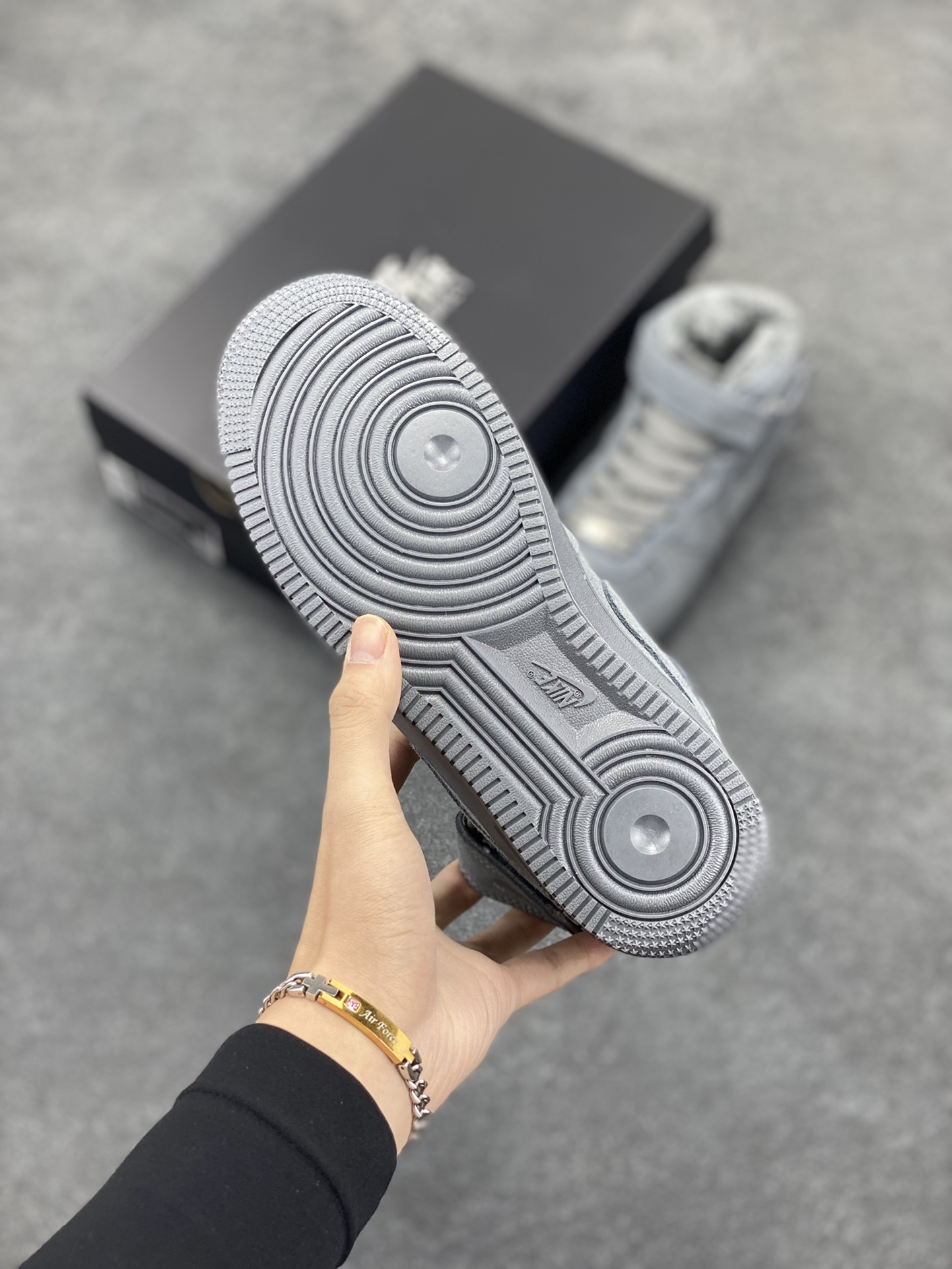 图片[5]-Nike Air Force 1 ’07 Low 空军一号低帮百搭休闲运动板鞋。柔软、弹性十足的缓震性能和出色的中底设计，横跨复古与现代的外型结合，造就出风靡全球三十多年的Force 1，直到今天还深受青睐 货号：CJ9979-001 尺码：36 36.5 37.5 38 38.5 39 40 40.5 41 42 42.5 43 44 44.5 45-选品中心