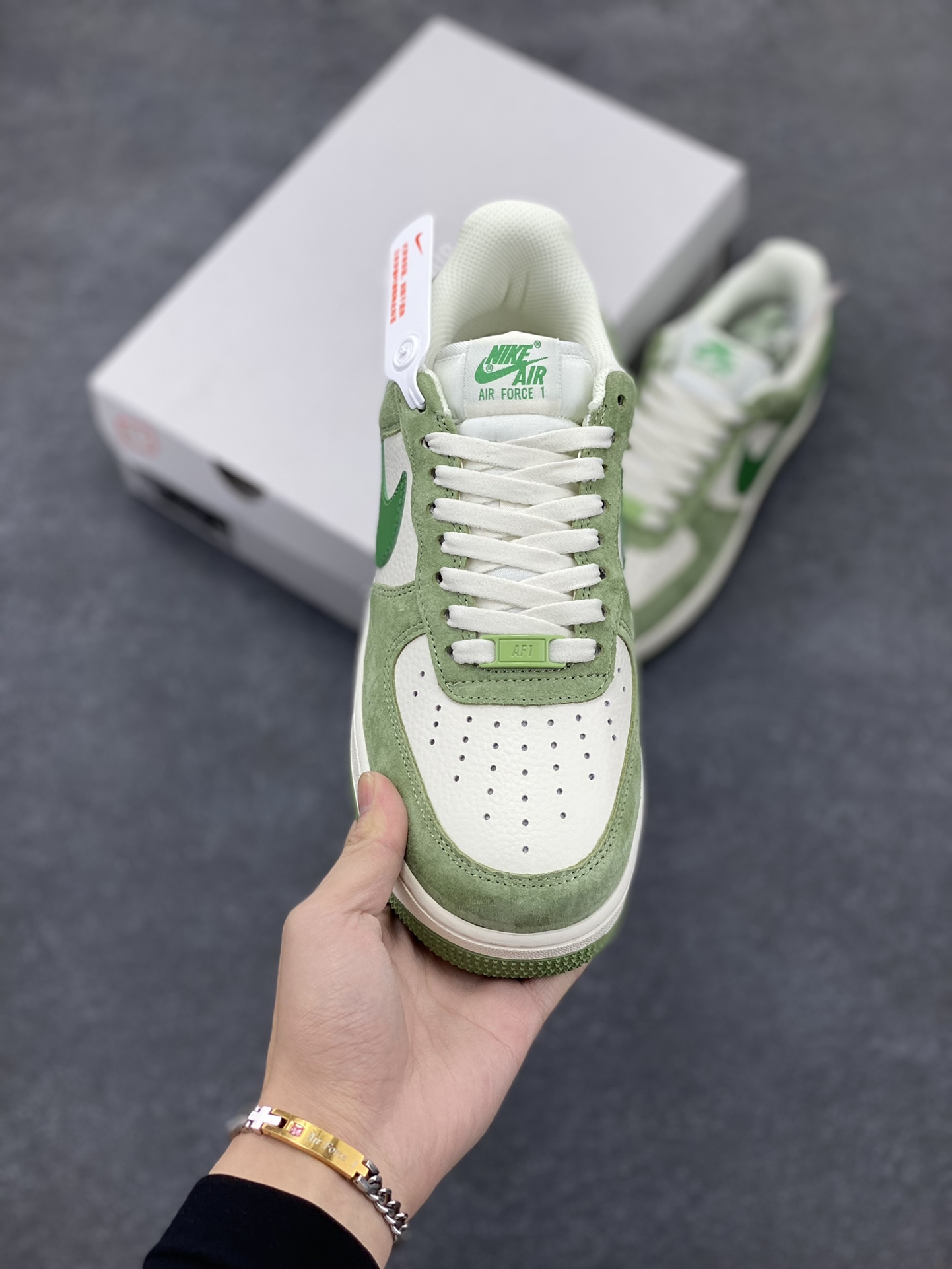 图片[2]-Nike Air Force 1 Low ’07 米白军绿配色 空军一号低帮休闲板鞋 原厂麂皮 原楦原纸板 纯正版型 正品NFC感应芯片 高清洁度 内置全掌气垫 货号：FF7795-111 尺码：36 36.5 37.5 38 38.5 39 40 40.5 41 42 42.5 43 44 44.5 45-选品中心