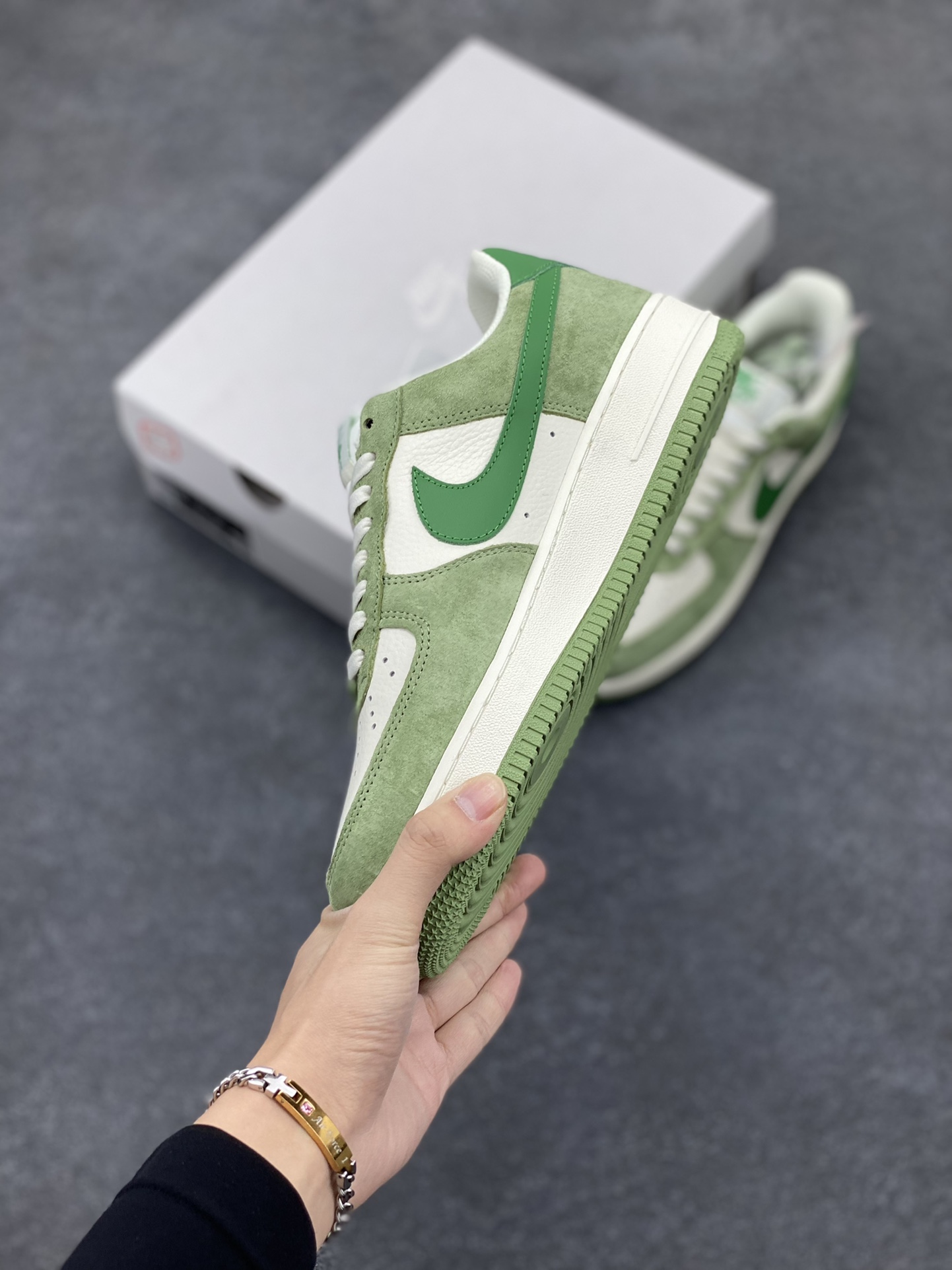 图片[3]-Nike Air Force 1 Low ’07 米白军绿配色 空军一号低帮休闲板鞋 原厂麂皮 原楦原纸板 纯正版型 正品NFC感应芯片 高清洁度 内置全掌气垫 货号：FF7795-111 尺码：36 36.5 37.5 38 38.5 39 40 40.5 41 42 42.5 43 44 44.5 45-选品中心