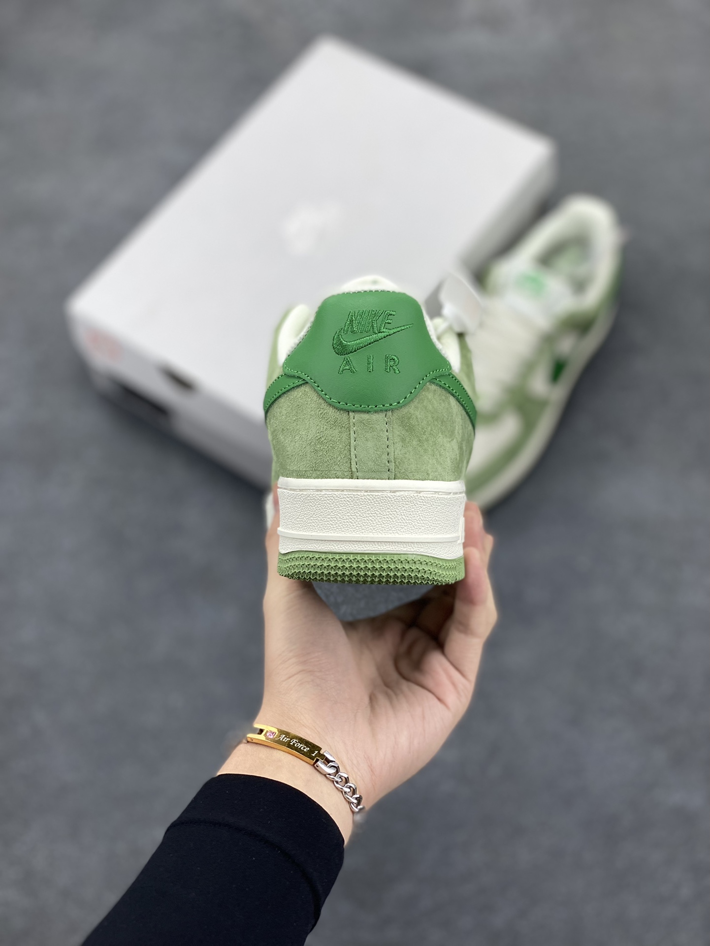 图片[4]-Nike Air Force 1 Low ’07 米白军绿配色 空军一号低帮休闲板鞋 原厂麂皮 原楦原纸板 纯正版型 正品NFC感应芯片 高清洁度 内置全掌气垫 货号：FF7795-111 尺码：36 36.5 37.5 38 38.5 39 40 40.5 41 42 42.5 43 44 44.5 45-选品中心