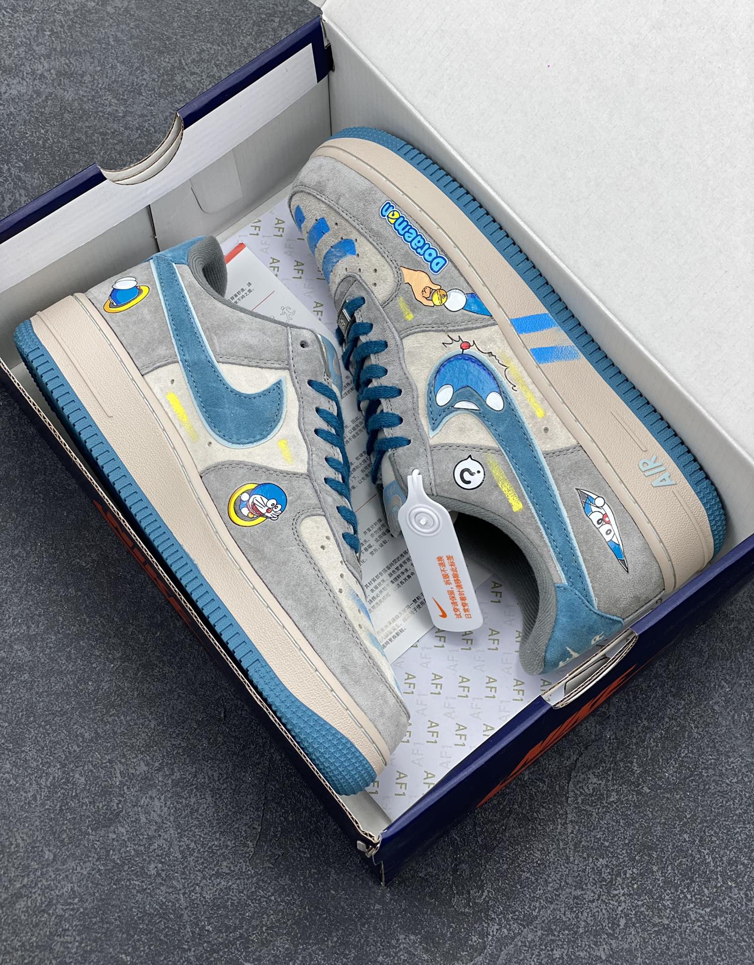 图片[9]-Nk Air Force 1‘07 Low ”Time Machine“ 时光机 空军一号低帮休闲运动板鞋 #在哆啦 A 梦那神奇的四次元口袋里，时光机无疑是最令人心驰神往的宝物之一。它静静地停放在那里，蓝白相间的机身散发着神秘的气息，仿佛在诉说着无数关于过去、现在与未来的故事 货号：ZB2112-666 尺码：36 36.5 37.5 38 38.5 39 40 40.5 41 42 42.5 43 44 44.5 45-选品中心