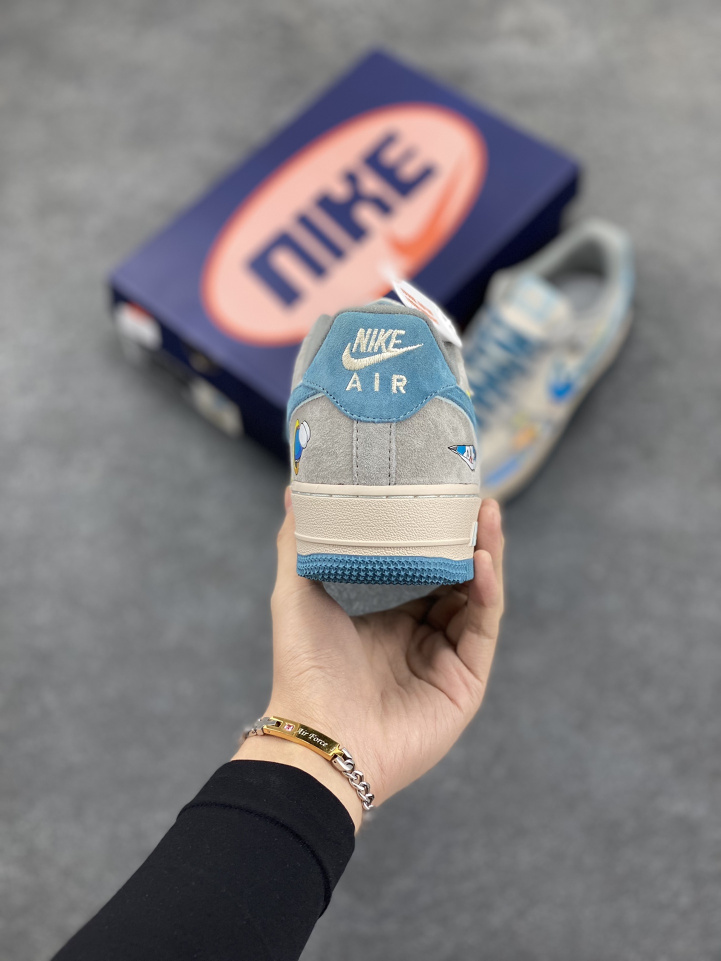 图片[4]-Nk Air Force 1‘07 Low ”Time Machine“ 时光机 空军一号低帮休闲运动板鞋 #在哆啦 A 梦那神奇的四次元口袋里，时光机无疑是最令人心驰神往的宝物之一。它静静地停放在那里，蓝白相间的机身散发着神秘的气息，仿佛在诉说着无数关于过去、现在与未来的故事 货号：ZB2112-666 尺码：36 36.5 37.5 38 38.5 39 40 40.5 41 42 42.5 43 44 44.5 45-选品中心