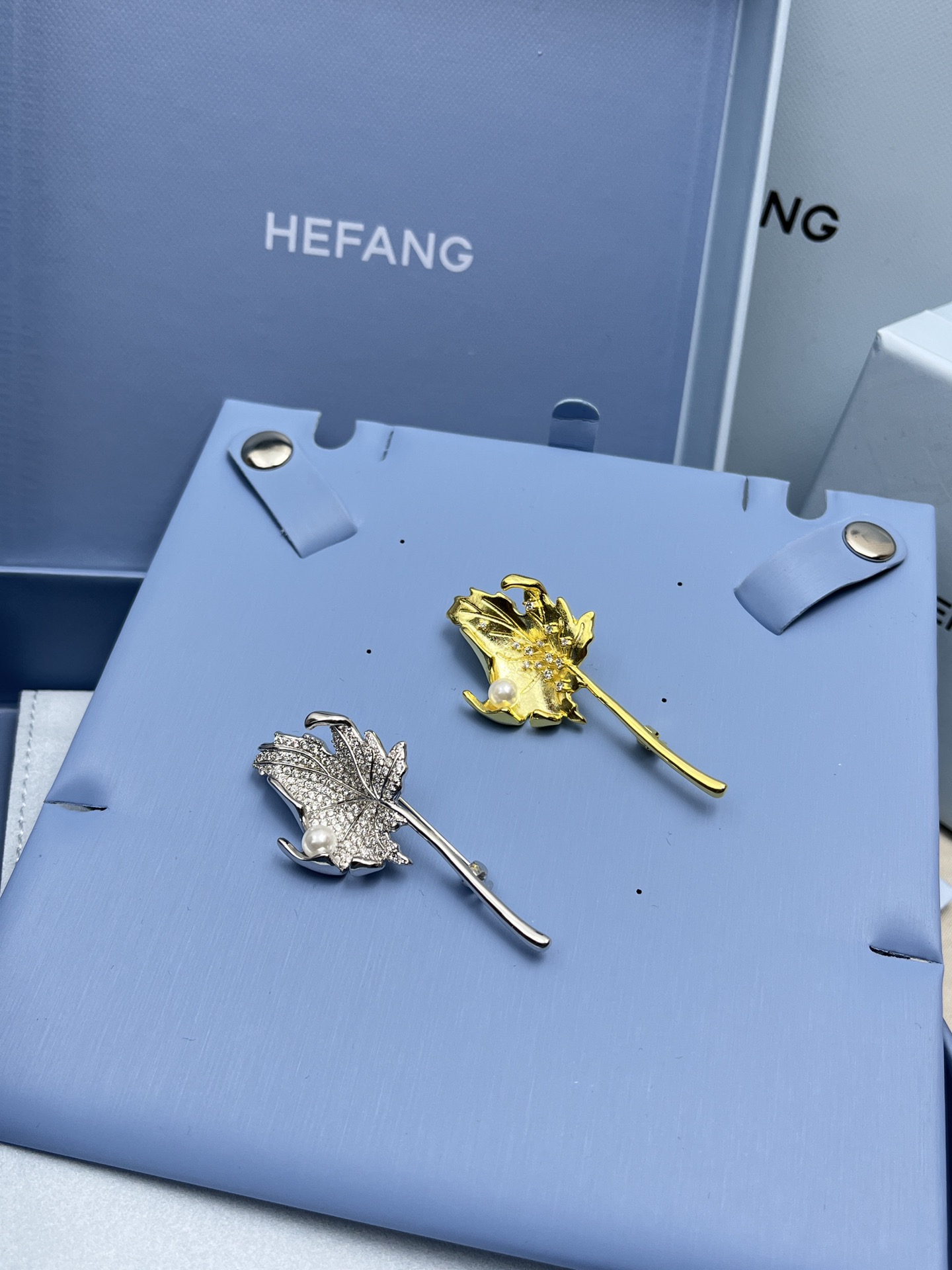 ❤️90包邮/原单代购级别
HEFANG何方珠宝枫叶胸针。