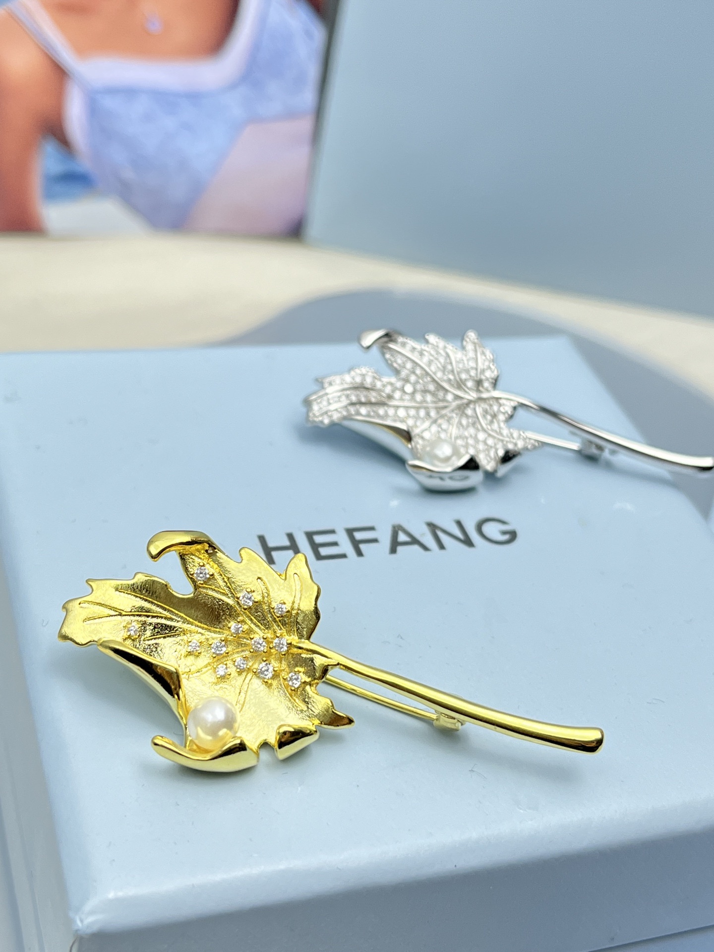 ❤️90包邮/原单代购级别
HEFANG何方珠宝枫叶胸针。