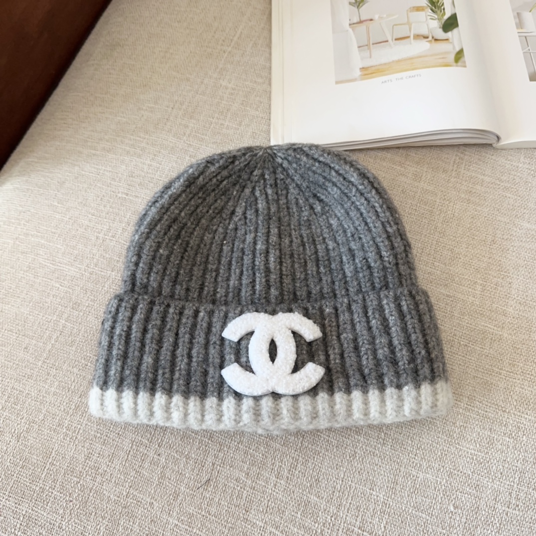 NO:216217,45 45 chane knitted cold hats, as soon as they were put on the shelves, it became popular all over Xiaohongshu~ The first batch of goods is sufficient. Get the hats, fisherman hats, baseball hats, knit hats, chanels, espadrilles, hats1986090945 45 chane 针织冷帽 一上架便火遍小红书~ 首批货量充足 快快入手帽子渔夫帽棒球帽针织帽,帽子,chanel,espadrilles,hats,hat