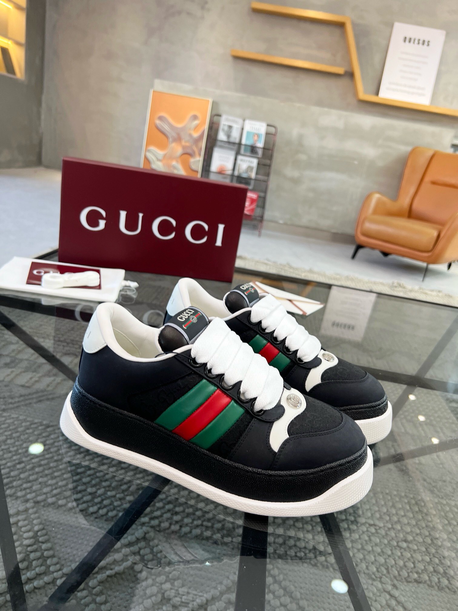 NO:221107,Brand G U C C I original color matching, code number 38-44 customized 45 price, material Guqi new style, the same high-end and boutique latest style for the counter, the classic sneakers of this colored sneakers are inspired prototypes, 1:1 made with nylon striped webbing on the side, the retro Gucci logo has been specially treated, the overall appearance of aging, Guqi casual shoes, gucci, sneakers19860909品牌G U C C I 颜色原版配色 码数38-44定做45 价格 材质古奇新款款 专柜同款高端精品最新款 此款彩色运动鞋经典运动鞋为灵感原型,1:1制作侧面饰有尼龙条纹织带,复古Gucci标识经过特殊处理,整体呈现做旧效果,古奇 休闲鞋,gucci,sneakers,Men's shoes