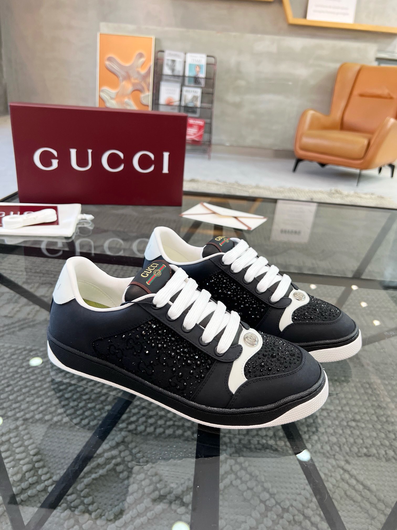 NO:603920,Brand G U C C I Color Original color matching Code number 38-44 Customized 45 Price Material Gucci Spring and Autumn model The same high-end boutique latest model at the counter This color sneaker is inspired by classic sneakers with cowhide and printed cloth. The original customized outsole presents an aged effect as a whole, Gucci casual shoes, sneakers, cowhide19860909品牌G U C C I 颜色原版配色 码数38-44定做45 价格 材质古奇春秋款 专柜同款高端精品最新款 此款彩色运动鞋 牛皮搭配印花布面经典运动鞋为灵感 原版定制大底 整体呈现做旧效果,古奇 休闲鞋,sneakers,cowhide,Men's shoes