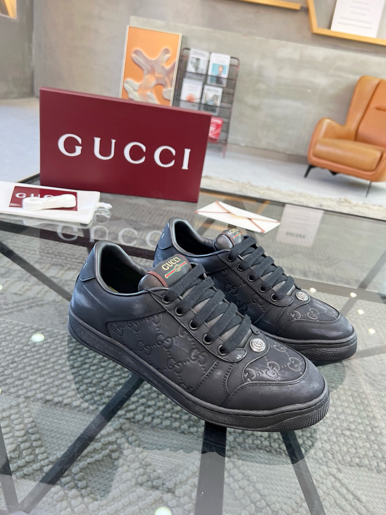 NO:221118,Brand G U C C I original color matching code number 38-44 customized 45 price Material Guqi Spring and Autumn style The same style as the counter has the latest high-end and boutique style This colored sneakers are inspired by cowhide and printed cloth classic sneakers. Original customized outsole. The overall appearance of the old-fashioned effect is presented. Guqi casual shoes, sneakers, cowhide19860909品牌G U C C I 颜色原版配色 码数38-44定做45 价格 材质古奇春秋款 专柜同款高端精品最新款 此款彩色运动鞋 牛皮搭配印花布面经典运动鞋为灵感 原版定制大底 整体呈现做旧效果,古奇 休闲鞋,sneakers,cowhide,Men's shoes