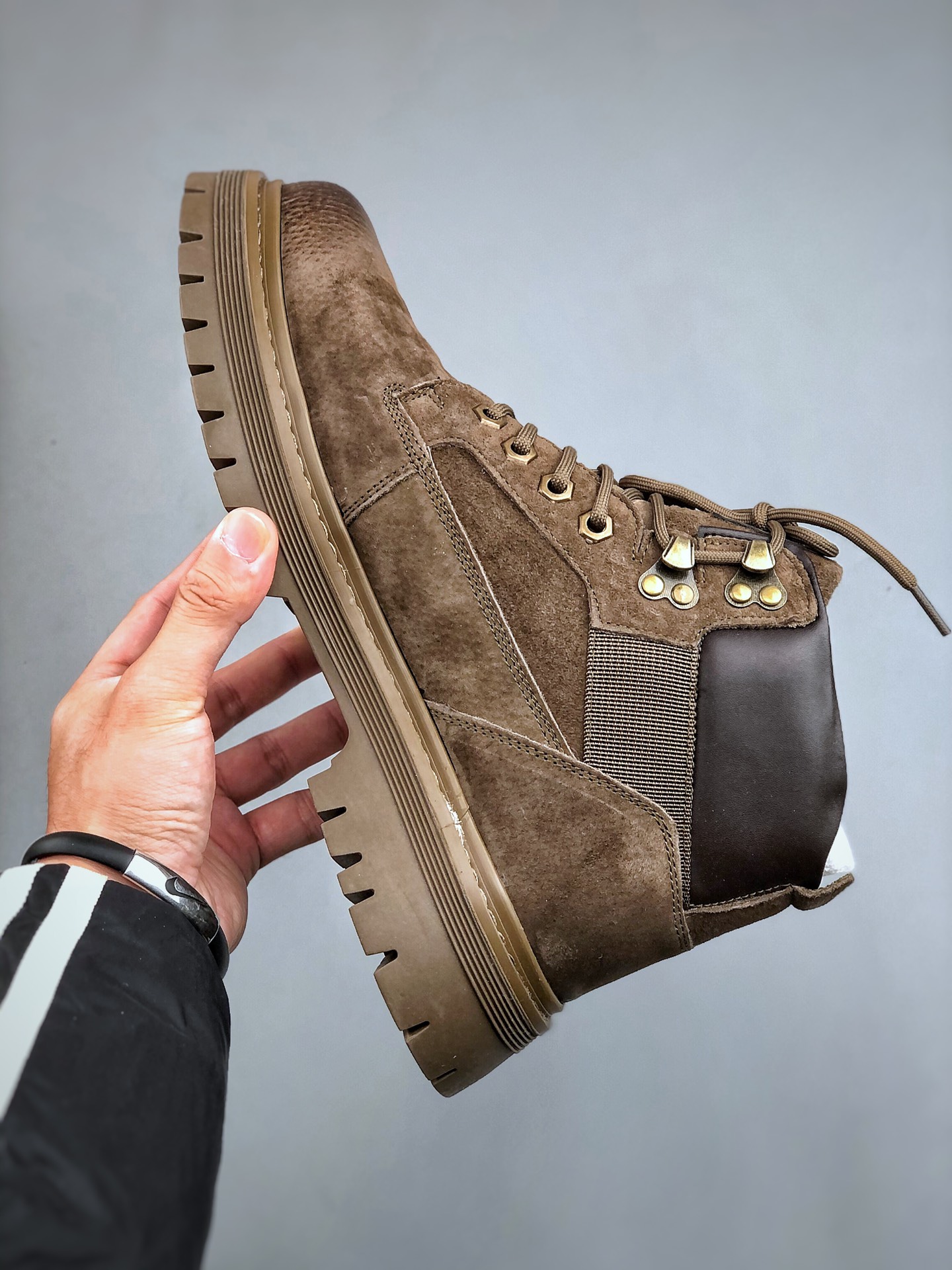 320 UGG Tasman Weather Hybrid 塔斯曼混合系列中帮轻量休闲马丁靴