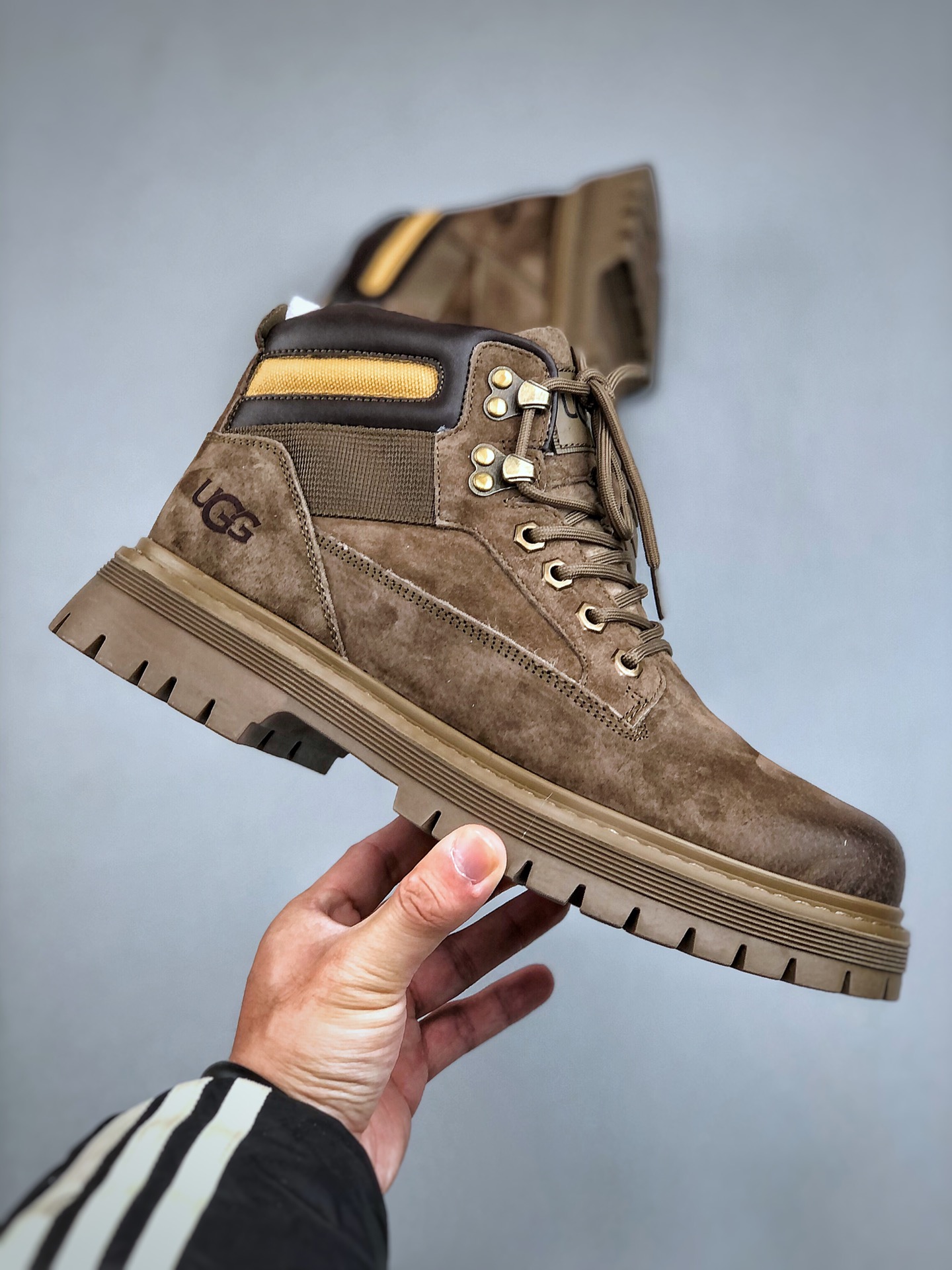 320 UGG Tasman Weather Hybrid 塔斯曼混合系列中帮轻量休闲马丁靴