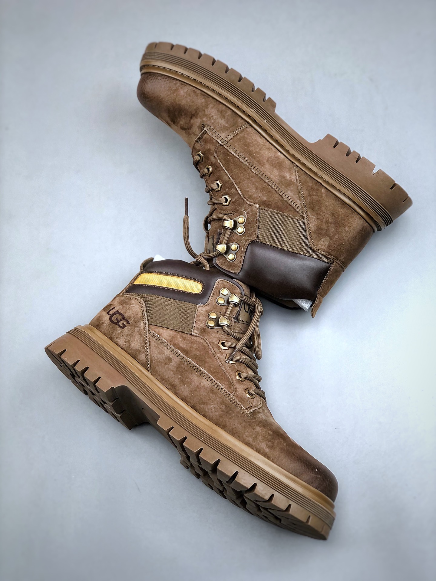 320 UGG Tasman Weather Hybrid 塔斯曼混合系列中帮轻量休闲马丁靴