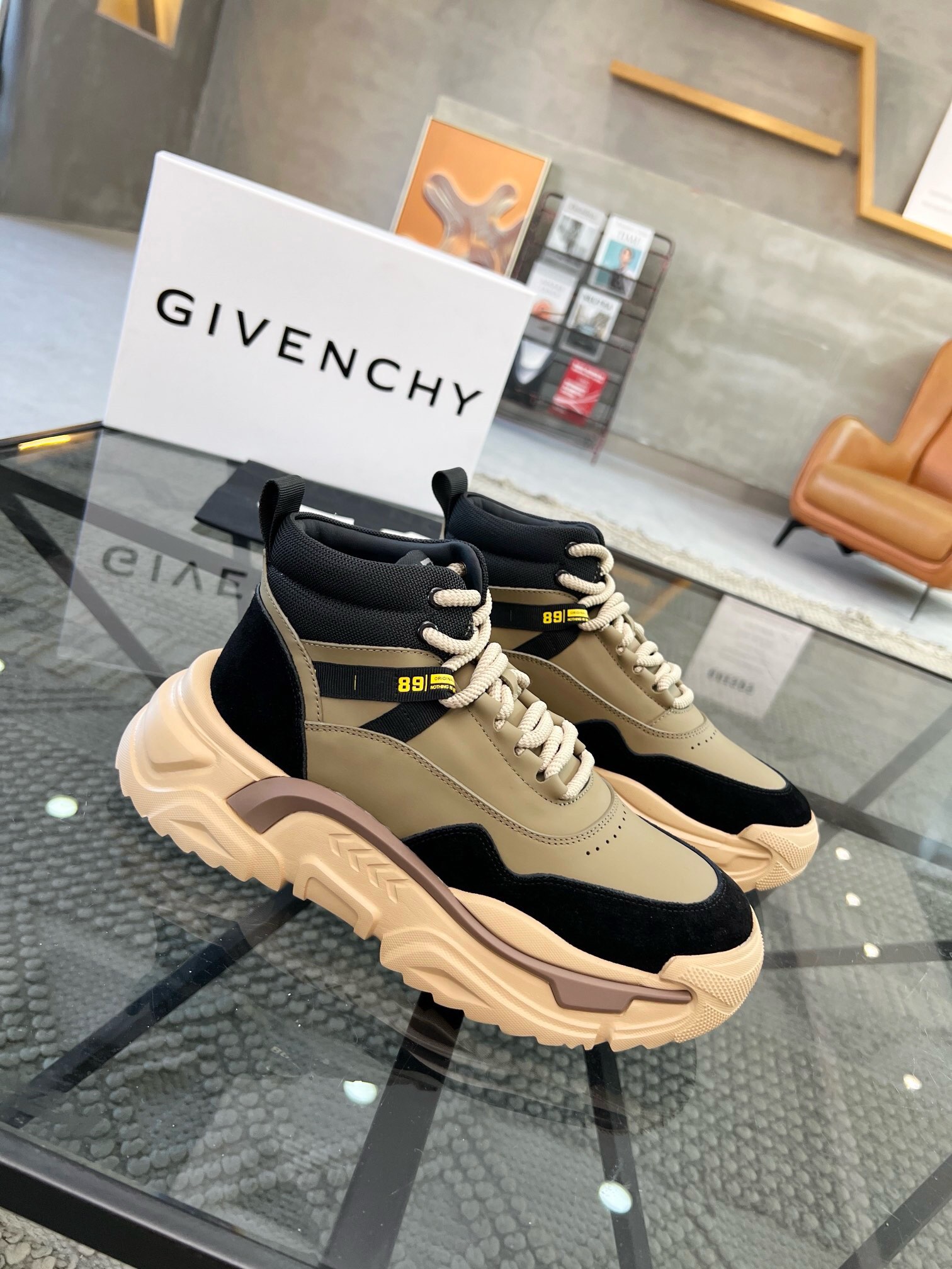 NO:220149,Brand GIVENCHY Color Original Color Number 39-44 Customized 38.45 Price Material Givenchy Top-grade Original Product!  The upper of the high-quality sports shoes is spliced ​​with imported cowhide to make it breathable and comfortable cowhide inner Cowhide feet original combination outsole style fashionable, simple and generous versatile style, Givenchy casual shoes, given, given, given, sneakers, cowhide19860909品牌GIVENCHY 颜色 原版配色 码数39-44定做38.45 价格 材质纪梵希顶级·原单货！精品好货运动鞋鞋面采用进口牛皮拼接而成透气舒服牛皮内里 牛皮垫脚 原版 组合大底 版型时尚简洁大方 百搭款,纪梵希休闲鞋,givenchy,givenchy,sneakers,cowhide,Men's shoes