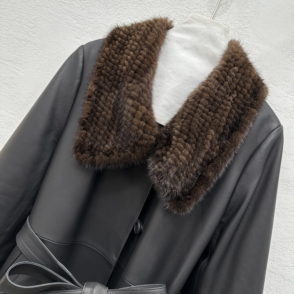 High-End Women’s Suit with Danish Mink Collar and Fine Details - 图片 2