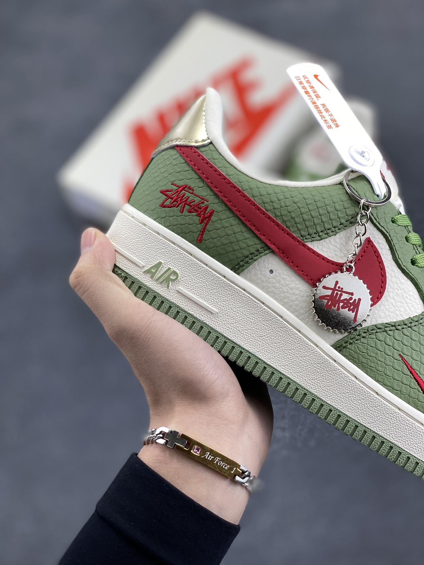 图片[6]-NIke Air Force 1 \’07 Low “斯图西联名–青蛇”空军一号 低帮 运动鞋 休闲鞋 折边针车 工艺难度大 原楦头原纸板 原装鞋盒 定制五金配件 内置全掌气垫 原厂鞋底 货号：KK1988-028 尺码：36 36.5 37.5 38 38.5 39 40 40.5 41 42 42.5 43 44 44.5 45-选品中心