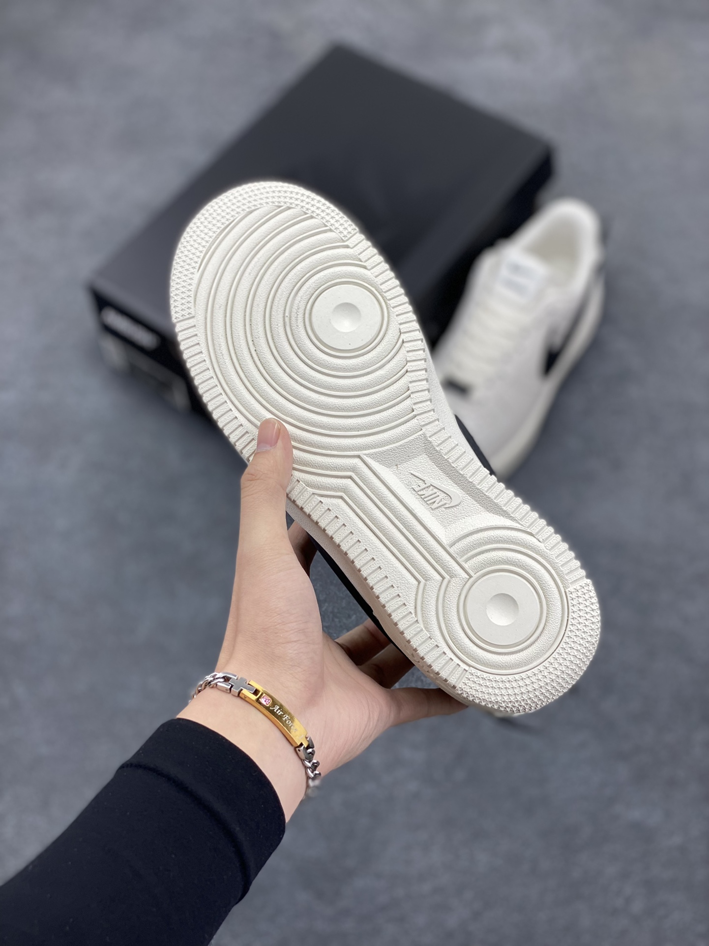 图片[5]-韩裔美籍设计师Yoon Ahn主理时尚品牌AMBUSH x Nike Air Force 1 Low SP\”Phantom\”空军一号宽底版系列低帮百搭休闲运动板鞋“联名米白黑大钩” 原楦头原纸板 打造纯正空军版型 专注外贸渠道 全掌内置蜂窝气垫 原盒配件 原厂中底钢印、拉帮完美 货号：DV3464-002 尺码：36 36.5 37.5 38 38.5 39 40 40.5 41 42 42.5 43 44 44.5 45-选品中心