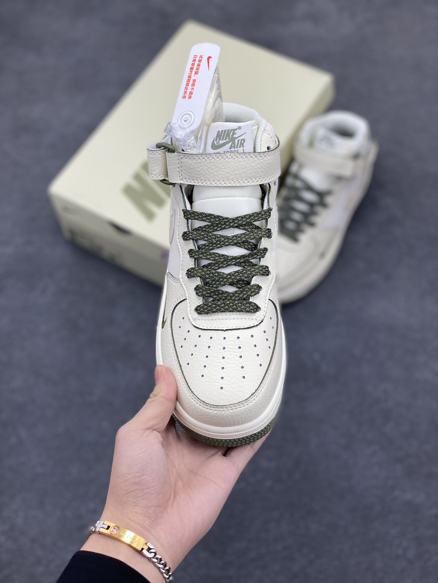 图片[2]-小红书爆款  Nike Air Force 1 MID \’07 “绿珠光”小勾空军一号中帮休闲板鞋 3M反光 定制皮料 原楦原纸板 纯正版型 清洁度完美 内置全掌气垫 货号：SG2356-805 尺码：36 36.5 37.5 38 38.5 39 40 40.5 41 42 42.5 43 44 44.5 45-选品中心