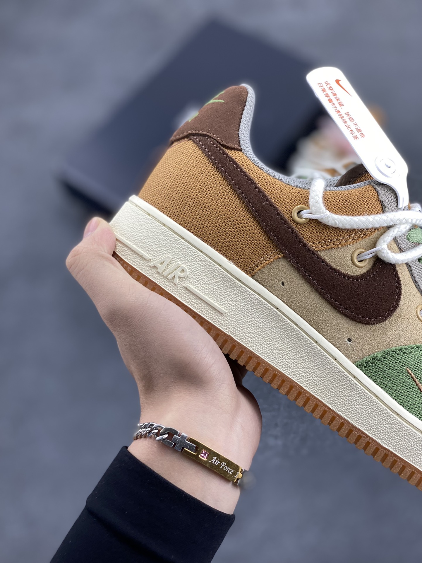 图片[6]-福利特价 Nike Air Force 1 \’07 布面双绑带小勾空军一号低帮休闲板鞋 “米棕绿” 原装级别 原楦头原纸板 打造纯正空军版型专注外贸渠道 全掌内置蜂窝气垫 原盒配件 原厂中底钢印、拉帮完美 货号：CV1727-200 尺码：36 36.5 37.5 38 38.5 39 40 40.5 41 42 42.5 43 44 44.5 45-选品中心