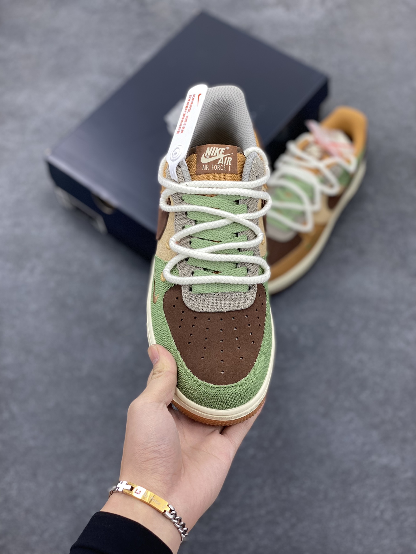 图片[2]-福利特价 Nike Air Force 1 \’07 布面双绑带小勾空军一号低帮休闲板鞋 “米棕绿” 原装级别 原楦头原纸板 打造纯正空军版型专注外贸渠道 全掌内置蜂窝气垫 原盒配件 原厂中底钢印、拉帮完美 货号：CV1727-200 尺码：36 36.5 37.5 38 38.5 39 40 40.5 41 42 42.5 43 44 44.5 45-选品中心