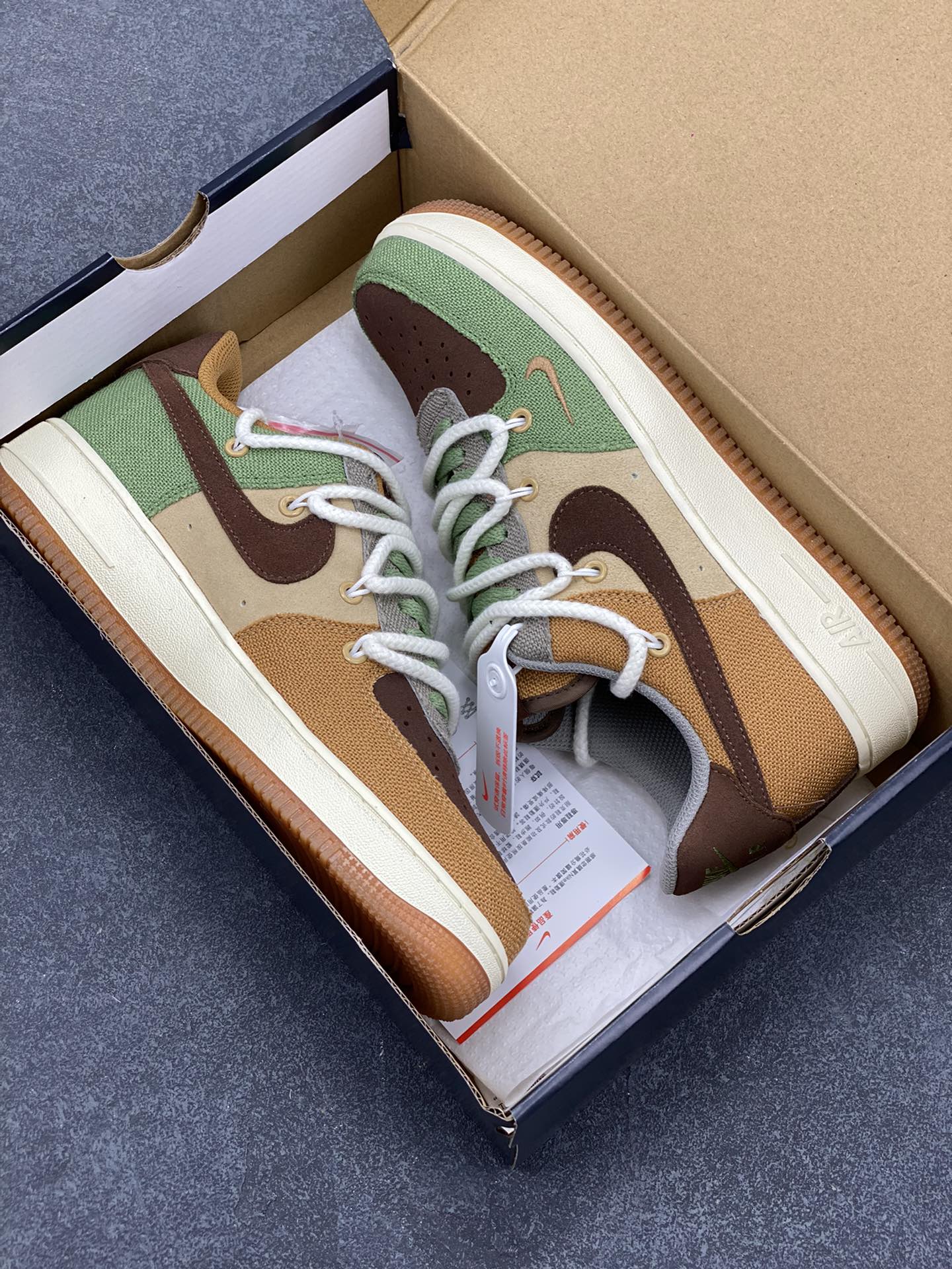 图片[9]-福利特价 Nike Air Force 1 \’07 布面双绑带小勾空军一号低帮休闲板鞋 “米棕绿” 原装级别 原楦头原纸板 打造纯正空军版型专注外贸渠道 全掌内置蜂窝气垫 原盒配件 原厂中底钢印、拉帮完美 货号：CV1727-200 尺码：36 36.5 37.5 38 38.5 39 40 40.5 41 42 42.5 43 44 44.5 45-选品中心