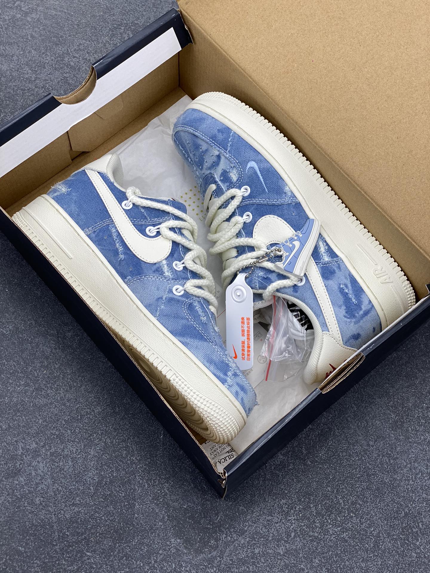 图片[9]-福利特价 Nike Air Force 1 ‘07 Low 空军一号 解构绑带 双鞋带 原楦头原纸板 打造纯正空军版型 专注外贸渠道 全掌内置蜂窝气垫 原盒配件 原厂中底钢印、拉帮完美 货号：CV1727-100 尺码：36 36.5 37.5 38 38.5 39 40 40.5 41 42 42.5 43 44 44.5 45-选品中心