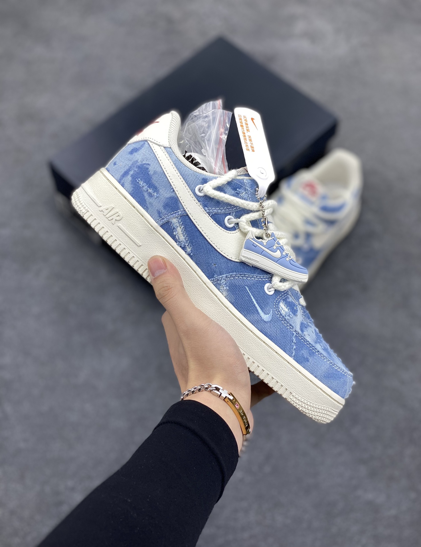 福利特价 Nike Air Force 1 ‘07 Low 空军一号 解构绑带 双鞋带 原楦头原纸板 打造纯正空军版型 专注外贸渠道 全掌内置蜂窝气垫 原盒配件 原厂中底钢印、拉帮完美 货号:CV1727-100 尺码:36 36.5 37.5 38 38.5 39 40 40.5 41 42 42.5 43 44 44.5 45-选品中心