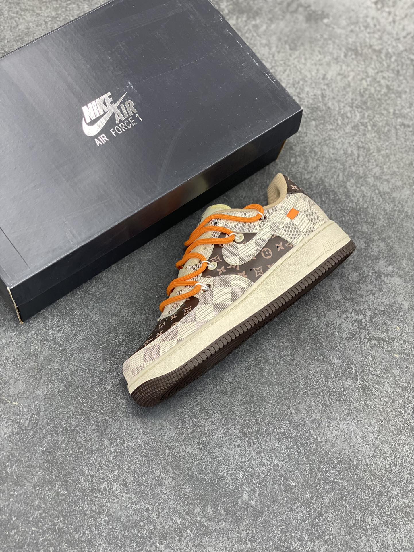 图片[7]-福利特价 Nike Air Force 1\’07 Low LV绑带解构 空军一号休闲运动板鞋 原楦头原纸板 纯正空军版型专注外贸渠道 全掌内置蜂窝气垫 #原盒配件 原厂中底钢印、拉帮完美 货号：CV1724-112 尺码：36 36.5 37.5 38 38.5 39 40 40.5 41 42 42.5 43 44 44.5 45-选品中心