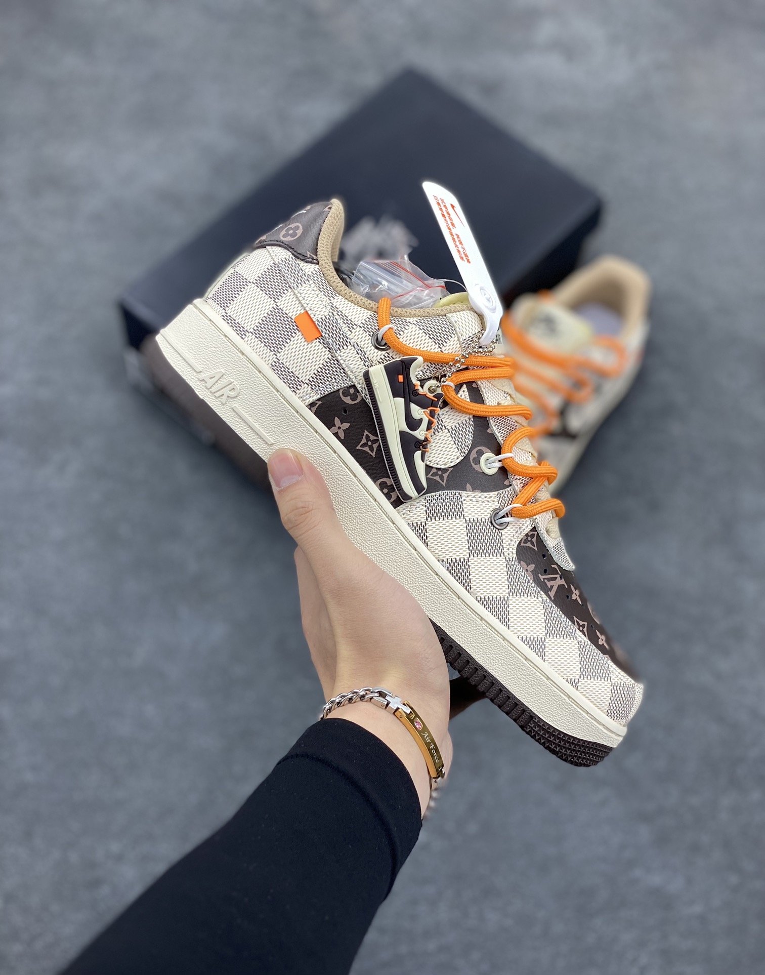 福利特价 Nike Air Force 1\’07 Low LV绑带解构 空军一号休闲运动板鞋 原楦头原纸板 纯正空军版型专注外贸渠道 全掌内置蜂窝气垫 #原盒配件 原厂中底钢印、拉帮完美 货号:CV1724-112 尺码:36 36.5 37.5 38 38.5 39 40 40.5 41 42 42.5 43 44 44.5 45-选品中心