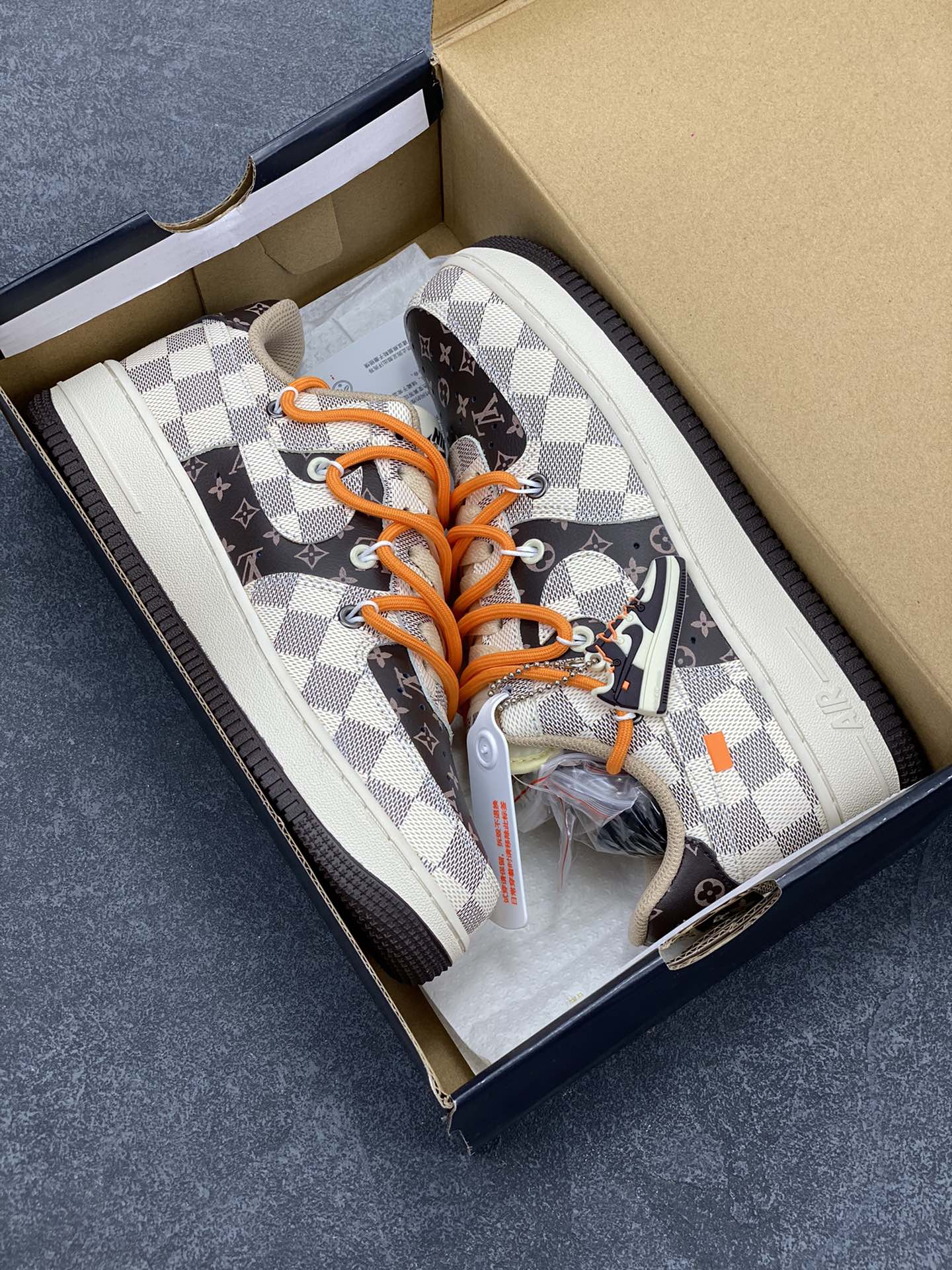 图片[9]-福利特价 Nike Air Force 1\’07 Low LV绑带解构 空军一号休闲运动板鞋 原楦头原纸板 纯正空军版型专注外贸渠道 全掌内置蜂窝气垫 #原盒配件 原厂中底钢印、拉帮完美 货号：CV1724-112 尺码：36 36.5 37.5 38 38.5 39 40 40.5 41 42 42.5 43 44 44.5 45-选品中心