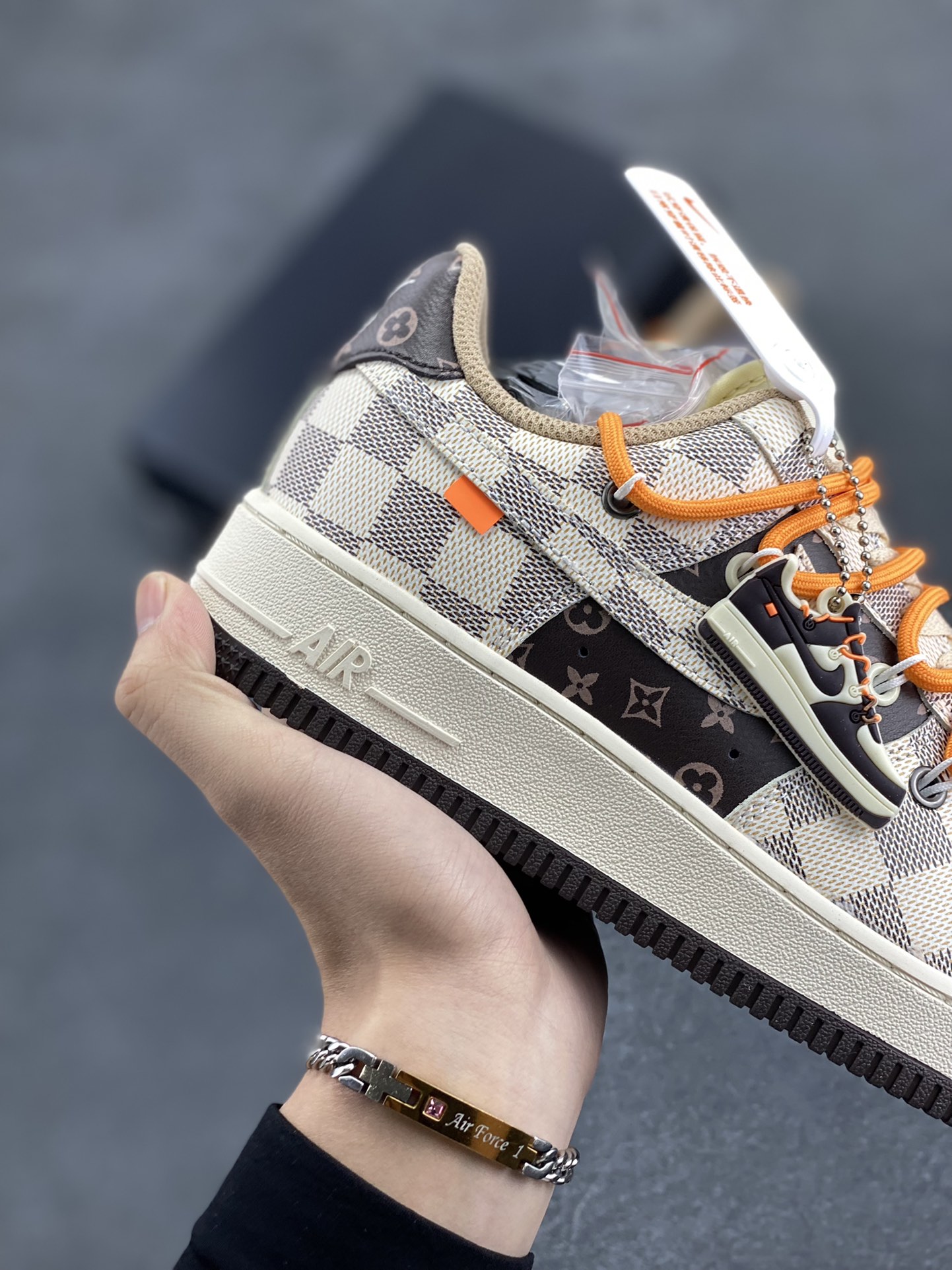 图片[6]-福利特价 Nike Air Force 1\’07 Low LV绑带解构 空军一号休闲运动板鞋 原楦头原纸板 纯正空军版型专注外贸渠道 全掌内置蜂窝气垫 #原盒配件 原厂中底钢印、拉帮完美 货号：CV1724-112 尺码：36 36.5 37.5 38 38.5 39 40 40.5 41 42 42.5 43 44 44.5 45-选品中心
