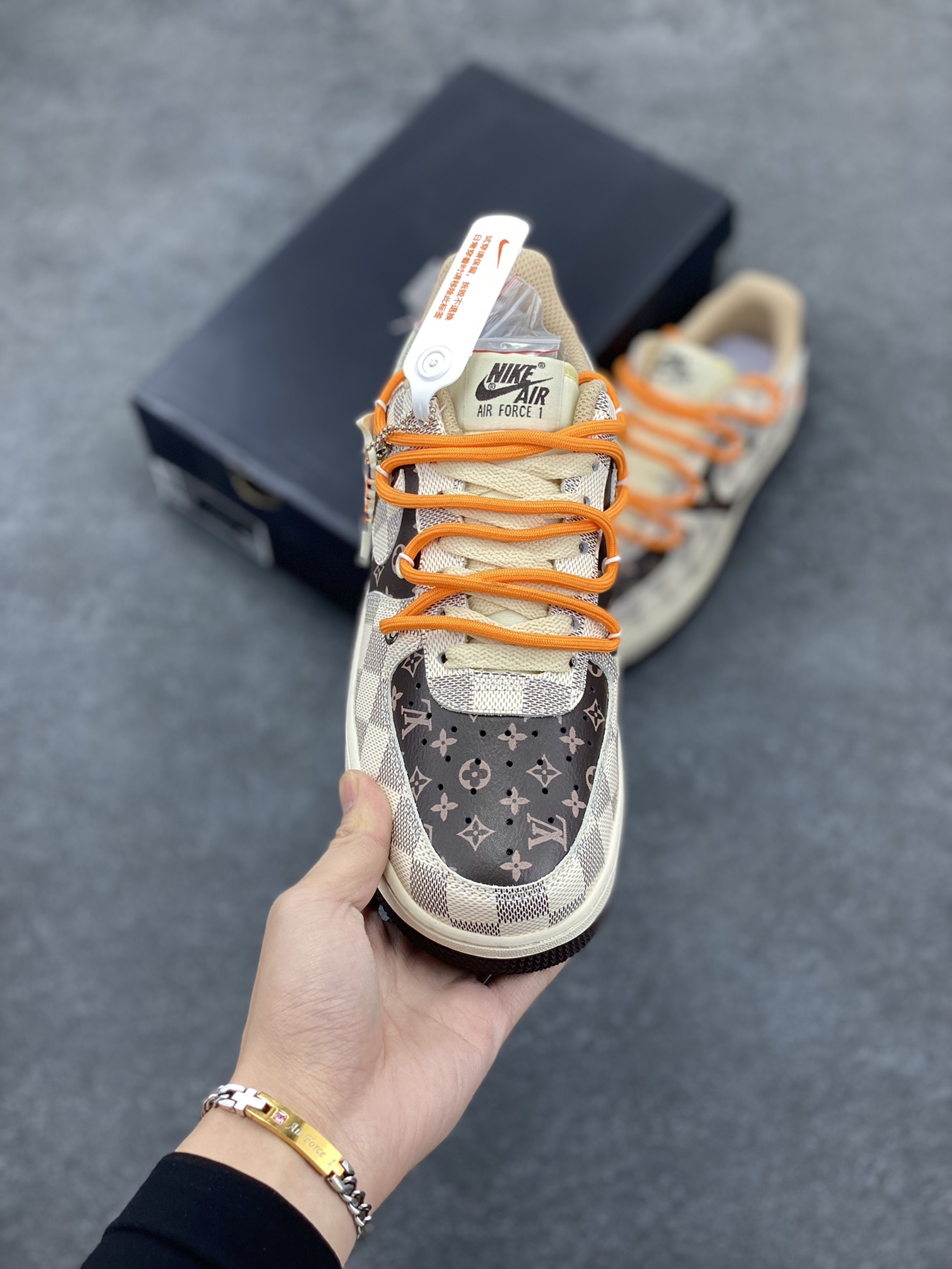 图片[2]-福利特价 Nike Air Force 1\’07 Low LV绑带解构 空军一号休闲运动板鞋 原楦头原纸板 纯正空军版型专注外贸渠道 全掌内置蜂窝气垫 #原盒配件 原厂中底钢印、拉帮完美 货号：CV1724-112 尺码：36 36.5 37.5 38 38.5 39 40 40.5 41 42 42.5 43 44 44.5 45-选品中心