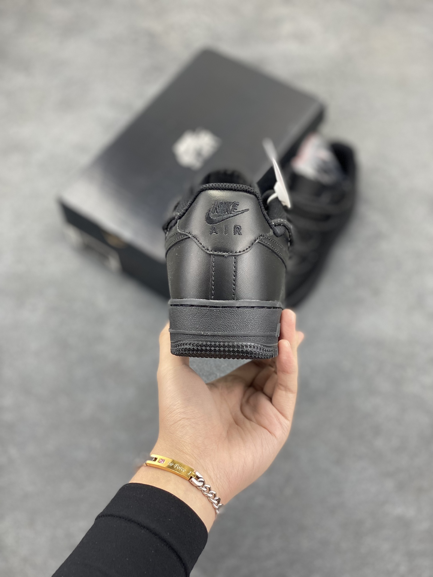 图片[4]-福利特价 专属定制个性OW标志性\”登山\”鞋带系统,Nike By You Air Force 1\’07 Low Retro SP空军一号低帮经典百搭休闲运动板鞋“全黑武士绑绳” 官方同步 原装级别 原楦头原纸板 打造纯正空军版型#专注外贸渠道 全掌内置蜂窝气垫 #原盒配件 原厂中底钢印、拉帮完美 货号：CV1724-001 尺码：36 36.5 37.5 38 39 40 40.5 41 42 42.5 43 44 44.5 44.5 45-选品中心