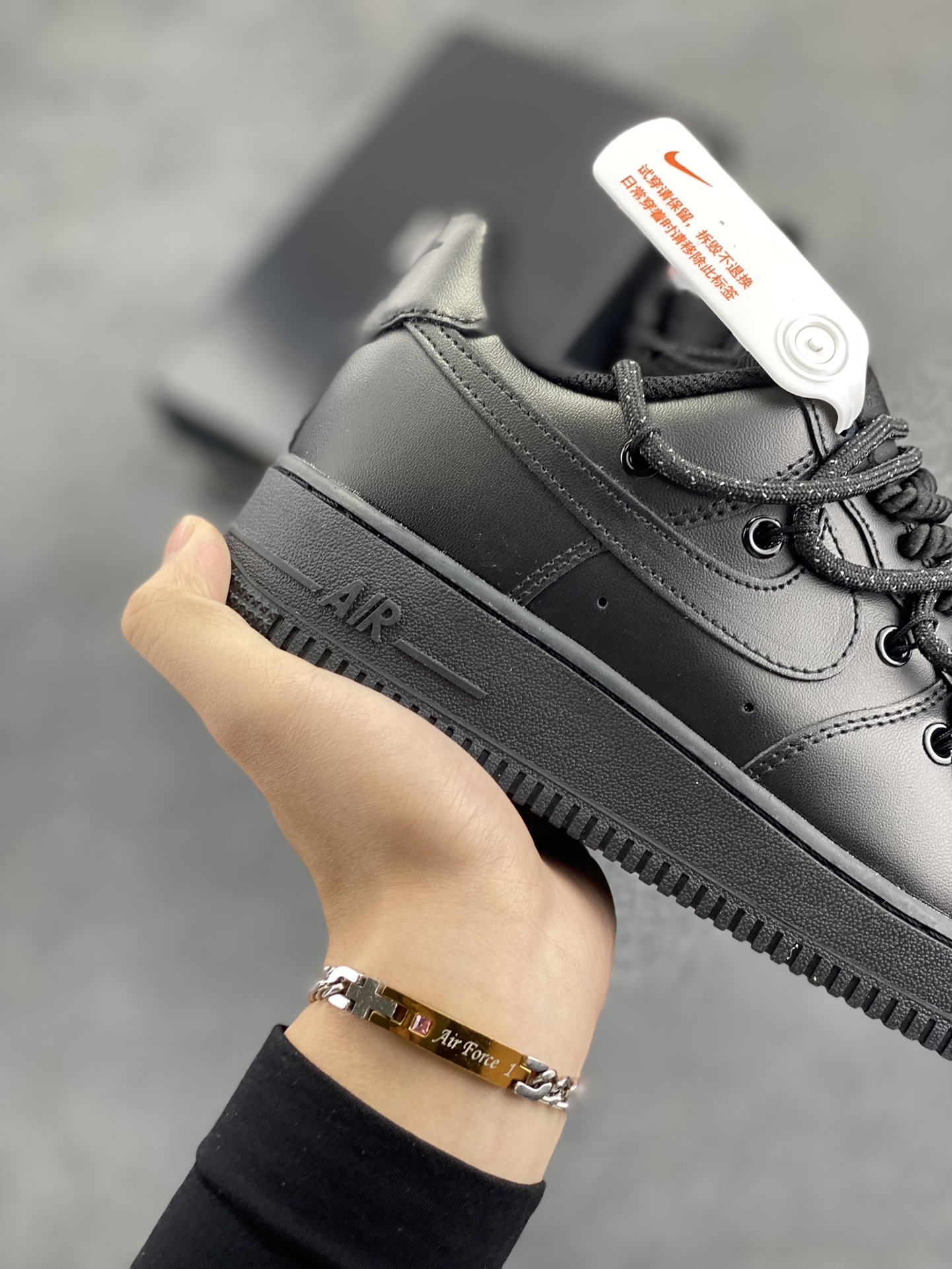 图片[6]-福利特价 专属定制个性OW标志性\”登山\”鞋带系统,Nike By You Air Force 1\’07 Low Retro SP空军一号低帮经典百搭休闲运动板鞋“全黑武士绑绳” 官方同步 原装级别 原楦头原纸板 打造纯正空军版型#专注外贸渠道 全掌内置蜂窝气垫 #原盒配件 原厂中底钢印、拉帮完美 货号：CV1724-001 尺码：36 36.5 37.5 38 39 40 40.5 41 42 42.5 43 44 44.5 44.5 45-选品中心