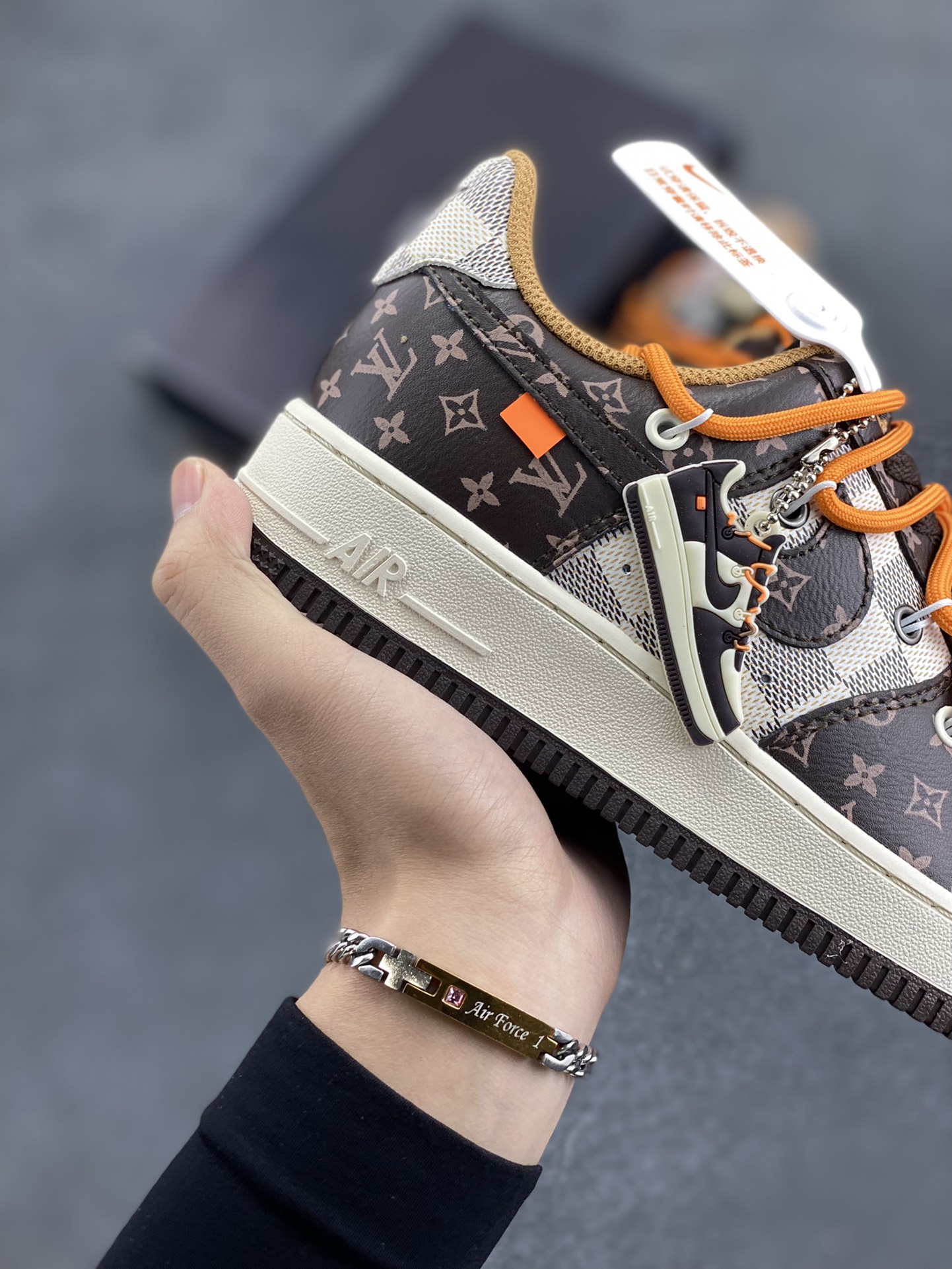 图片[6]-福利特价 创意定制 路易威登\”Louis Vuitton\”配色，Nike Air Force 1 07 LV8 Low\”Brown/Damier Azur/LV Monogram\”空军一号经典低帮百搭休闲运动板鞋“深棕米白格子橙绑绳” 原楦头原纸板 打造纯正空军版型 #专注外贸渠道 全掌内置蜂窝气垫 #原盒配件 原厂中底钢印、拉帮完美 货号：CV1724-113 尺码：36 36.5 37.5 38 38.5 39 40 40.5 41 42 42.5 43 44 44.5 45-选品中心