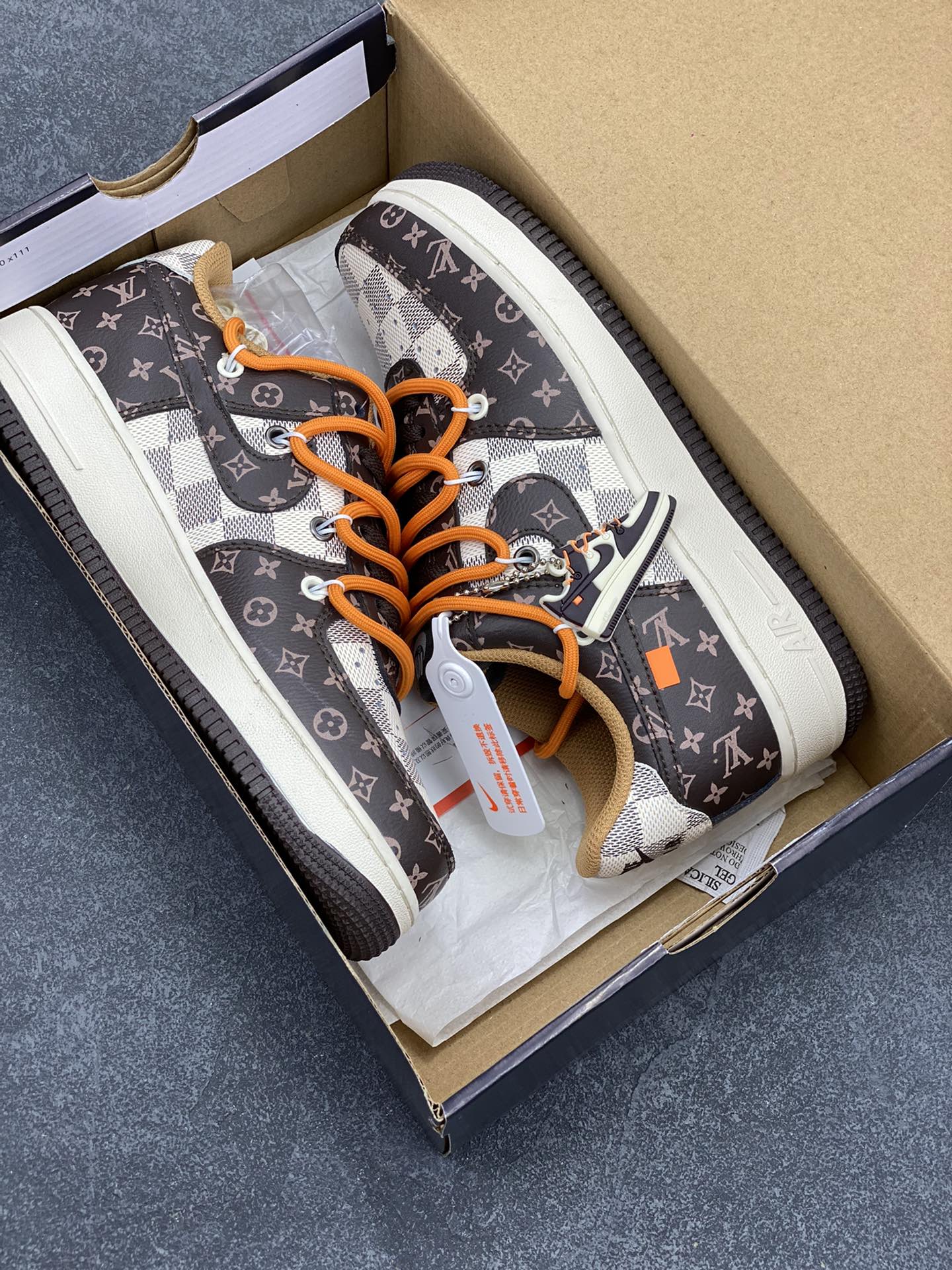 图片[9]-福利特价 创意定制 路易威登\”Louis Vuitton\”配色，Nike Air Force 1 07 LV8 Low\”Brown/Damier Azur/LV Monogram\”空军一号经典低帮百搭休闲运动板鞋“深棕米白格子橙绑绳” 原楦头原纸板 打造纯正空军版型 #专注外贸渠道 全掌内置蜂窝气垫 #原盒配件 原厂中底钢印、拉帮完美 货号：CV1724-113 尺码：36 36.5 37.5 38 38.5 39 40 40.5 41 42 42.5 43 44 44.5 45-选品中心