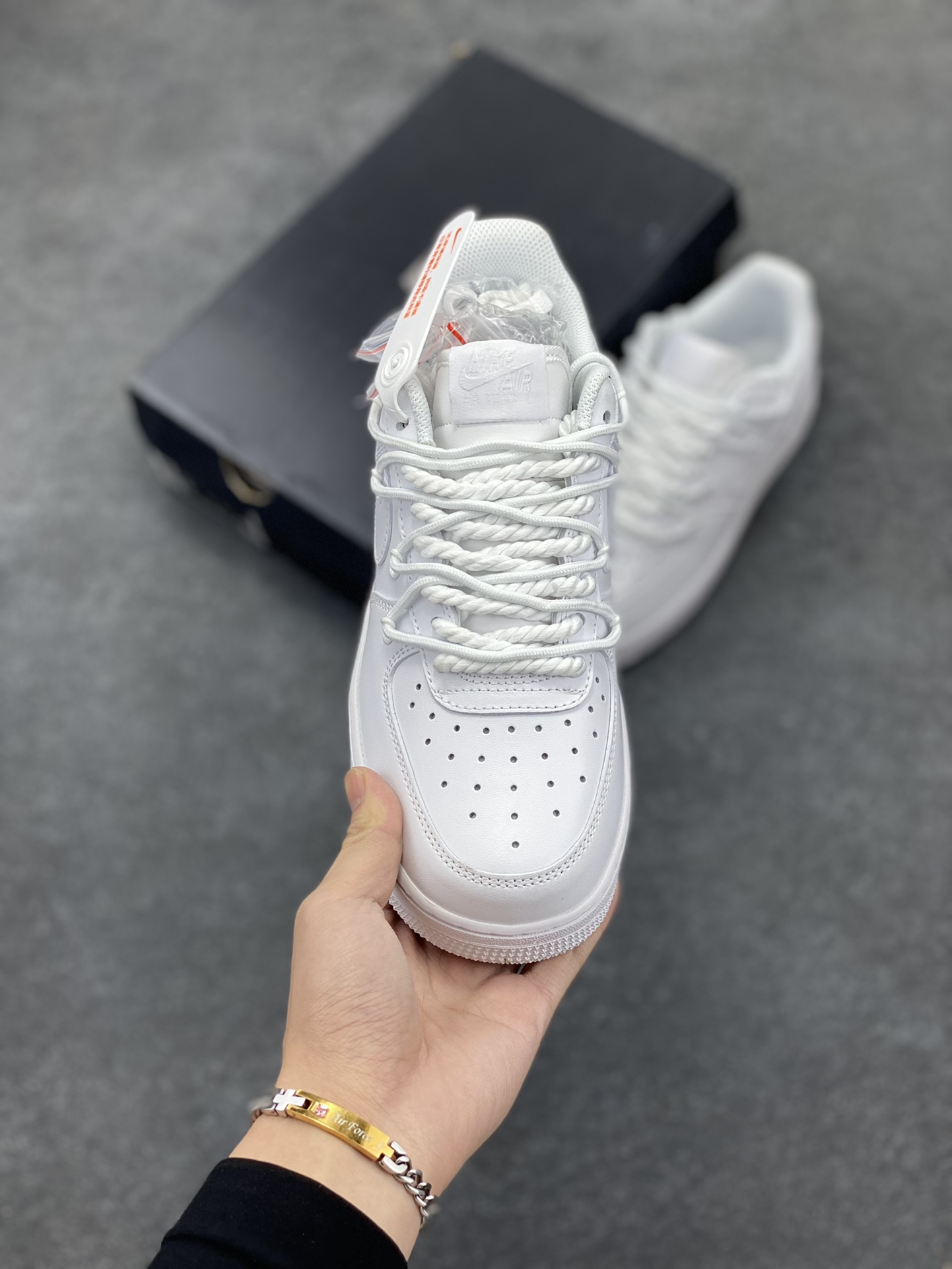 图片[2]-福利特价 Nike Air Force 1 Low \’07 纯白绑绳解构 空军一号低帮板鞋 官方同步 原装级别 原楦头原纸板 打造纯正空军版型#专注外贸渠道 全掌内置蜂窝气垫 #原盒配件 原厂中底钢印、拉帮完美 货号：CV1724-111 尺码：36 36.5 37.5 38 38.5 39 40 40.5 41 42 42.5 43 44 44.5 45-选品中心