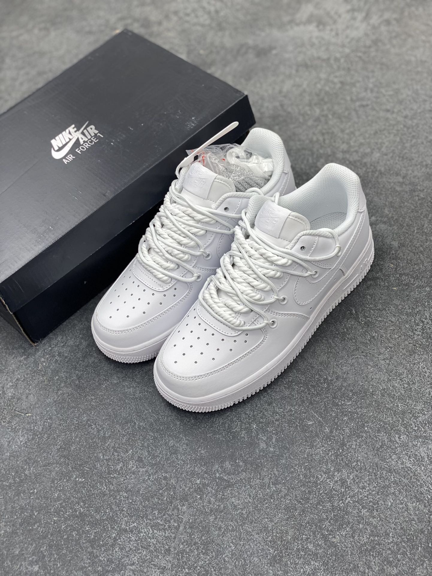 图片[8]-福利特价 Nike Air Force 1 Low \’07 纯白绑绳解构 空军一号低帮板鞋 官方同步 原装级别 原楦头原纸板 打造纯正空军版型#专注外贸渠道 全掌内置蜂窝气垫 #原盒配件 原厂中底钢印、拉帮完美 货号：CV1724-111 尺码：36 36.5 37.5 38 38.5 39 40 40.5 41 42 42.5 43 44 44.5 45-选品中心