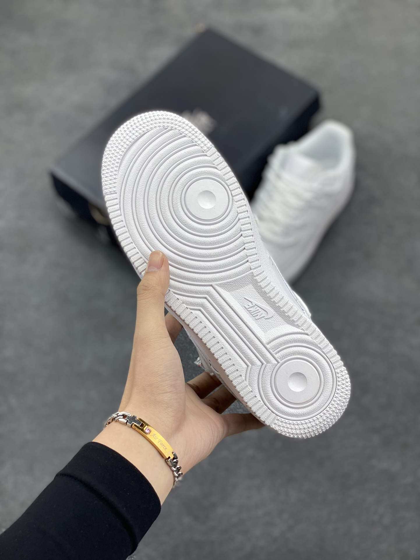 图片[5]-福利特价 Nike Air Force 1 Low \’07 纯白绑绳解构 空军一号低帮板鞋 官方同步 原装级别 原楦头原纸板 打造纯正空军版型#专注外贸渠道 全掌内置蜂窝气垫 #原盒配件 原厂中底钢印、拉帮完美 货号：CV1724-111 尺码：36 36.5 37.5 38 38.5 39 40 40.5 41 42 42.5 43 44 44.5 45-选品中心