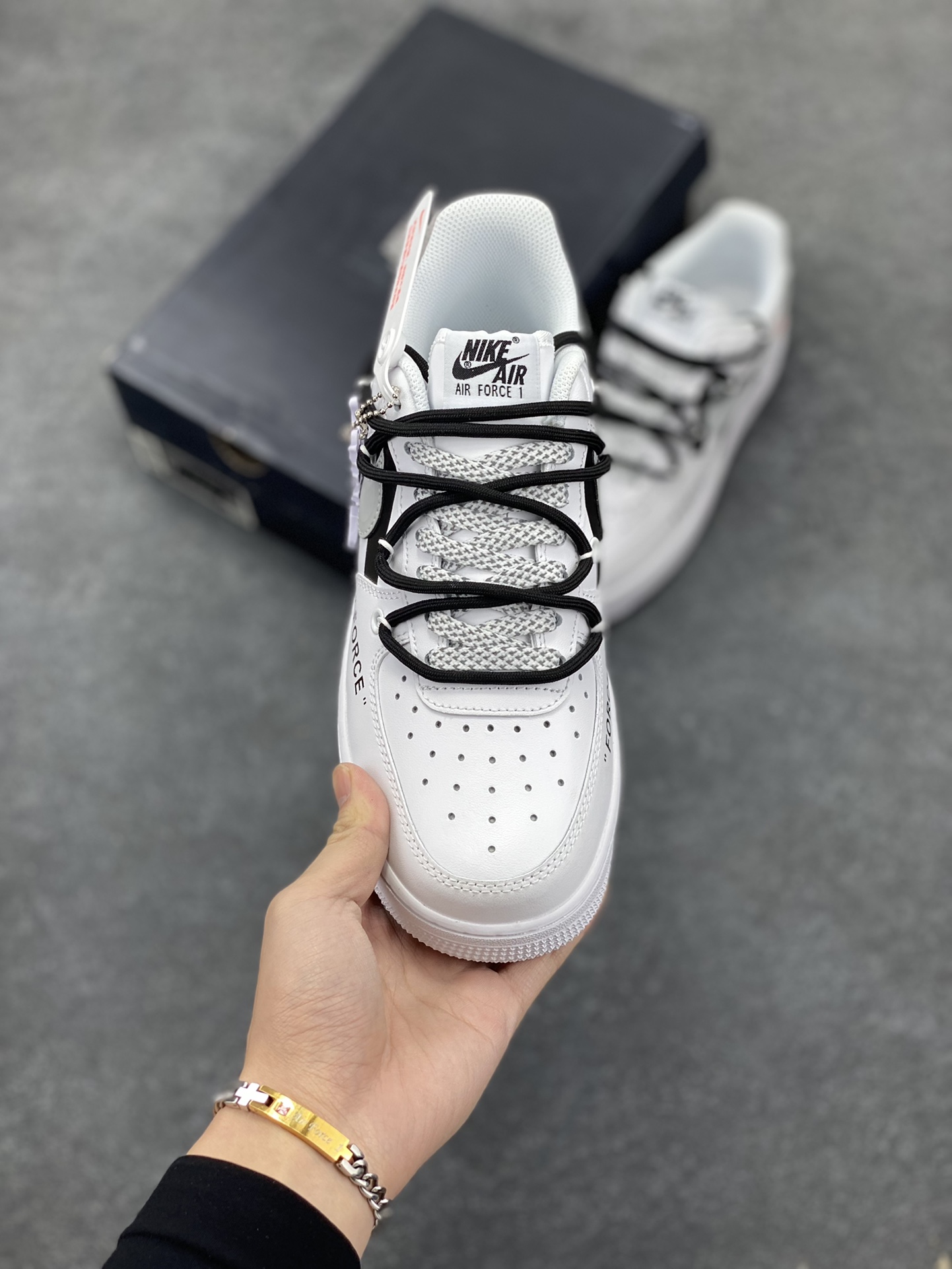 图片[2]-福利特价 创意定制配色, Nike Air Force 1 07 LV8 空军一号低帮板鞋 经典印花 解构主义绑绳 原装级别 原楦头原纸板 打造纯正空军版型专注外贸渠道 全掌内置蜂窝气垫 原盒配件 原厂中底钢印、拉帮完美  货号：CV1724-115 尺码：36 36.5 37.5 38 38.5 39 40 40.5 41 42 42.5 43 44 44.5 45-选品中心