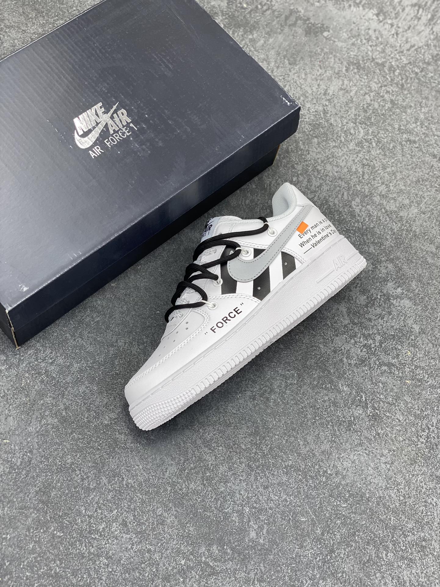 图片[7]-福利特价 创意定制配色, Nike Air Force 1 07 LV8 空军一号低帮板鞋 经典印花 解构主义绑绳 原装级别 原楦头原纸板 打造纯正空军版型专注外贸渠道 全掌内置蜂窝气垫 原盒配件 原厂中底钢印、拉帮完美  货号：CV1724-115 尺码：36 36.5 37.5 38 38.5 39 40 40.5 41 42 42.5 43 44 44.5 45-选品中心