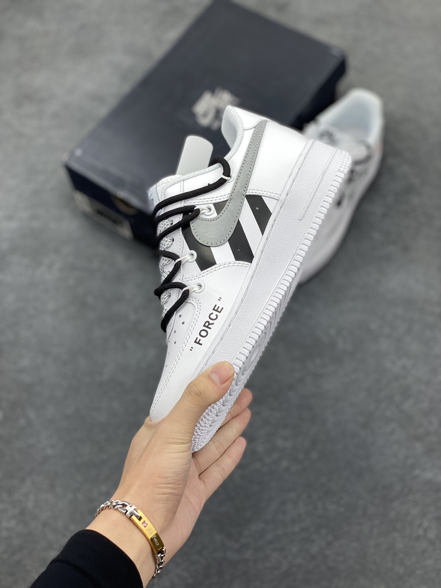 图片[3]-福利特价 创意定制配色, Nike Air Force 1 07 LV8 空军一号低帮板鞋 经典印花 解构主义绑绳 原装级别 原楦头原纸板 打造纯正空军版型专注外贸渠道 全掌内置蜂窝气垫 原盒配件 原厂中底钢印、拉帮完美  货号：CV1724-115 尺码：36 36.5 37.5 38 38.5 39 40 40.5 41 42 42.5 43 44 44.5 45-选品中心