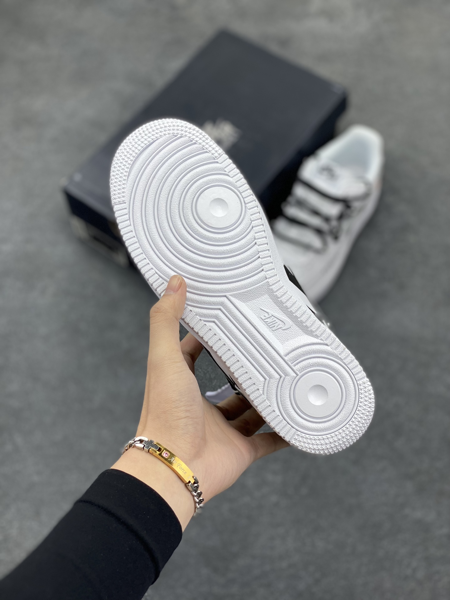 图片[5]-福利特价 创意定制配色, Nike Air Force 1 07 LV8 空军一号低帮板鞋 经典印花 解构主义绑绳 原装级别 原楦头原纸板 打造纯正空军版型专注外贸渠道 全掌内置蜂窝气垫 原盒配件 原厂中底钢印、拉帮完美  货号：CV1724-115 尺码：36 36.5 37.5 38 38.5 39 40 40.5 41 42 42.5 43 44 44.5 45-选品中心