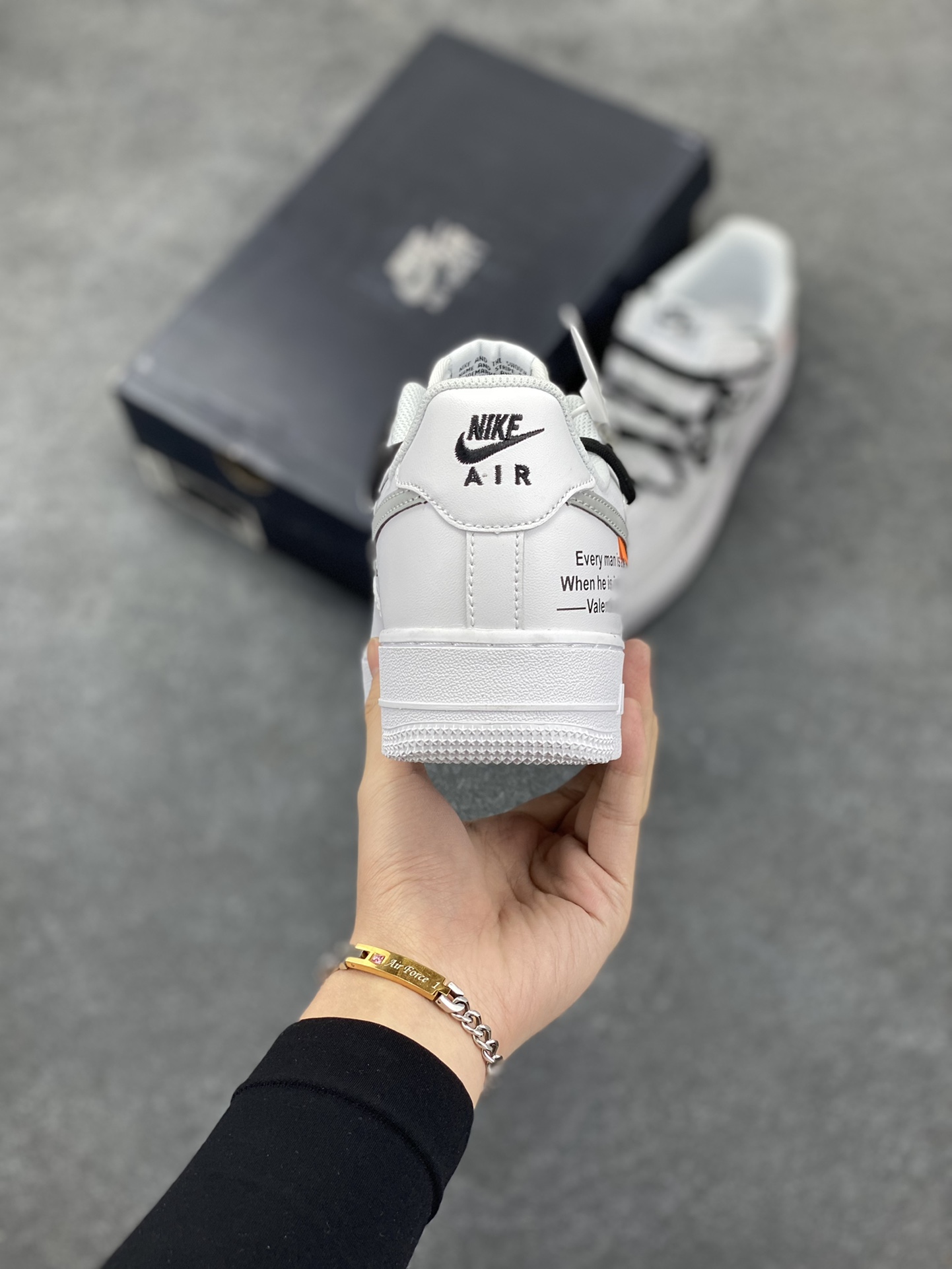 图片[4]-福利特价 创意定制配色, Nike Air Force 1 07 LV8 空军一号低帮板鞋 经典印花 解构主义绑绳 原装级别 原楦头原纸板 打造纯正空军版型专注外贸渠道 全掌内置蜂窝气垫 原盒配件 原厂中底钢印、拉帮完美  货号：CV1724-115 尺码：36 36.5 37.5 38 38.5 39 40 40.5 41 42 42.5 43 44 44.5 45-选品中心