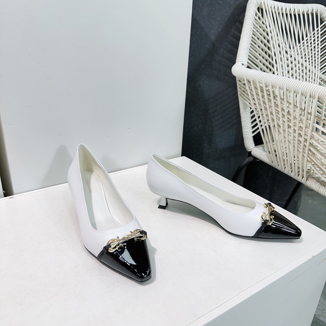 NO:467161,High quality!  Top quality FERRAGAMO 25 spring and summer new hardware button cat heel shoes!  The latest buckle hardware buckle is matched with neat and young design!  Comfortable and versatile, it also has excellent durability!  Combining the perfect balance and elegant style of fashion and comfort, I believe every girl with high heels will be attracted by it. The upper is made of original imported mixed-bred sheepskin, inner footbed sheepskin, imported Italian genuine leather outsole Heel height: about 4cm Size: 35-40 (40 custom made without return and exchange) With original packaging, single shoes, ferragamo, ferragamo, sheepskin, Leather soles19860909高品质！顶级品质FERRAGAMO菲拉格慕25春夏新款五金扣猫跟单鞋！ 最新麻花五金扣搭配利落年轻的设计！舒适百搭的同时也具备出色的耐用性！融合了时尚与舒适的完美平衡高雅风采相信每个高跟女孩都会为之心动 鞋面采用原版进口混种羊皮 内里垫脚羊皮 意大利进口真皮大底 跟高:约4cm 码数:35-40（40定制不退换） 配原版包装,单鞋,ferragamo,ferragamo,sheepskin,Leather soles,Women's Shoes