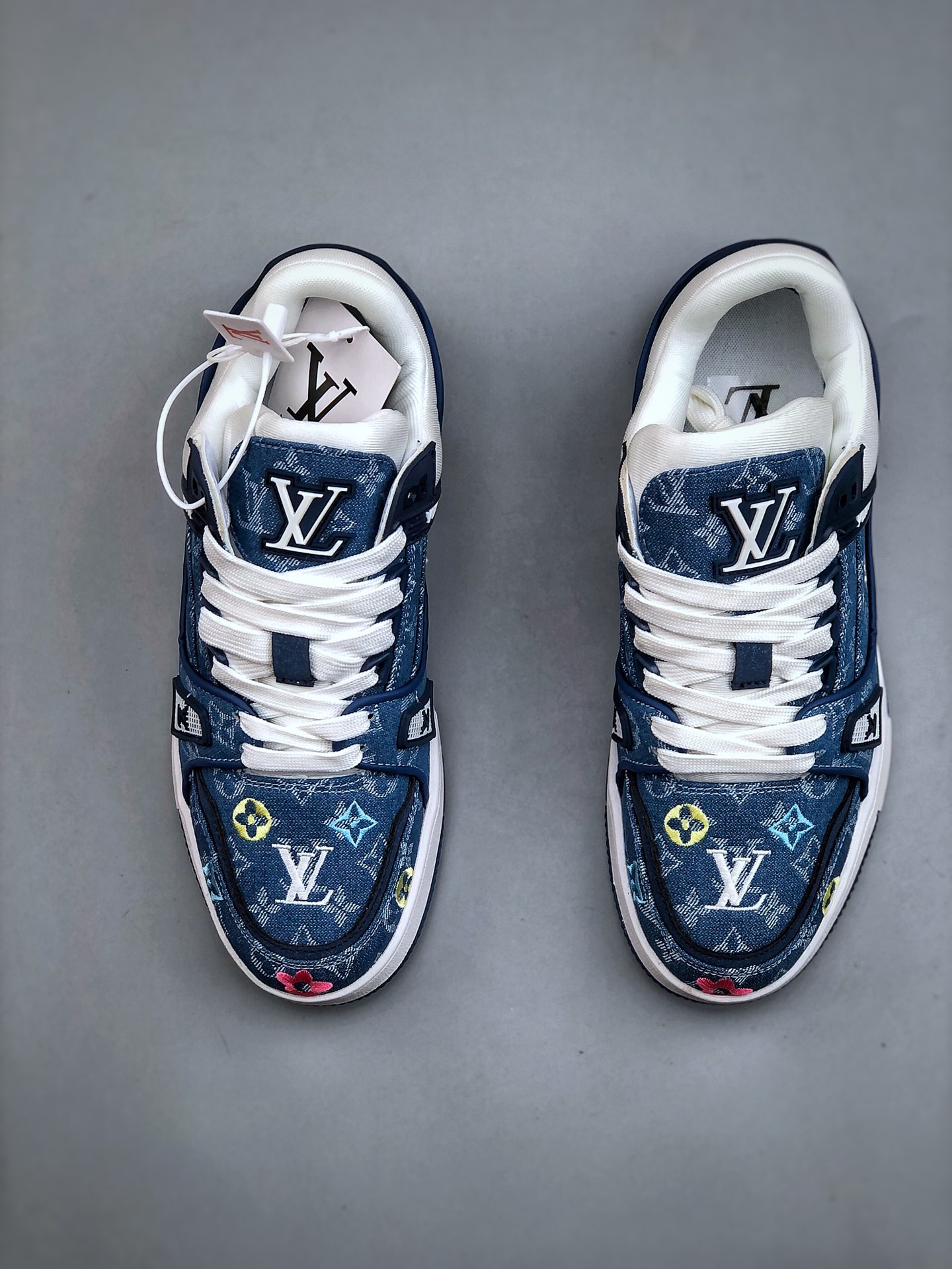 💰真标280💰公司级380💰纯原480 Louis Vuitton Trainer Sneaker Low LV路易威登低帮板鞋 正确一致TPR光泽组合鞋底 耐弯折滴塑支持片 原版购入历时近两个月开发打造 原版完美楦型 鞋面独家订制压纹粒面小牛皮 细节原版一致 请注意区分市面通货材料！尺码：35-45