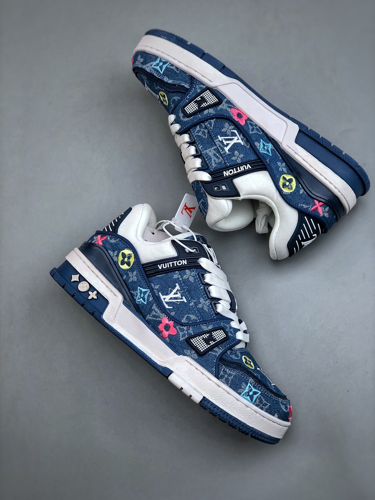 💰真标280💰公司级380💰纯原480 Louis Vuitton Trainer Sneaker Low LV路易威登低帮板鞋 正确一致TPR光泽组合鞋底 耐弯折滴塑支持片 原版购入历时近两个月开发打造 原版完美楦型 鞋面独家订制压纹粒面小牛皮 细节原版一致 请注意区分市面通货材料！尺码：35-45
